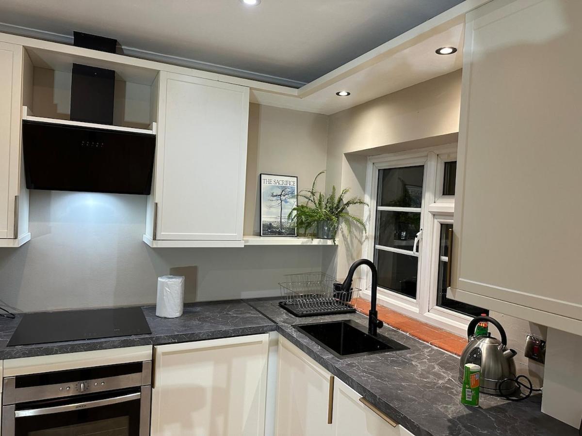 Apartment Newly Refurbished Two Bedrooms Flat London