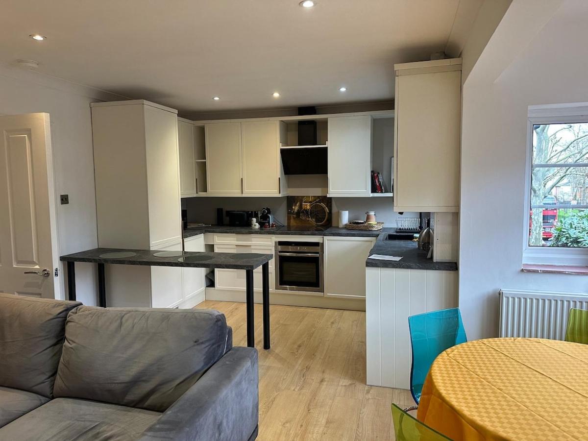 Apartment Newly Refurbished Two Bedrooms Flat *
