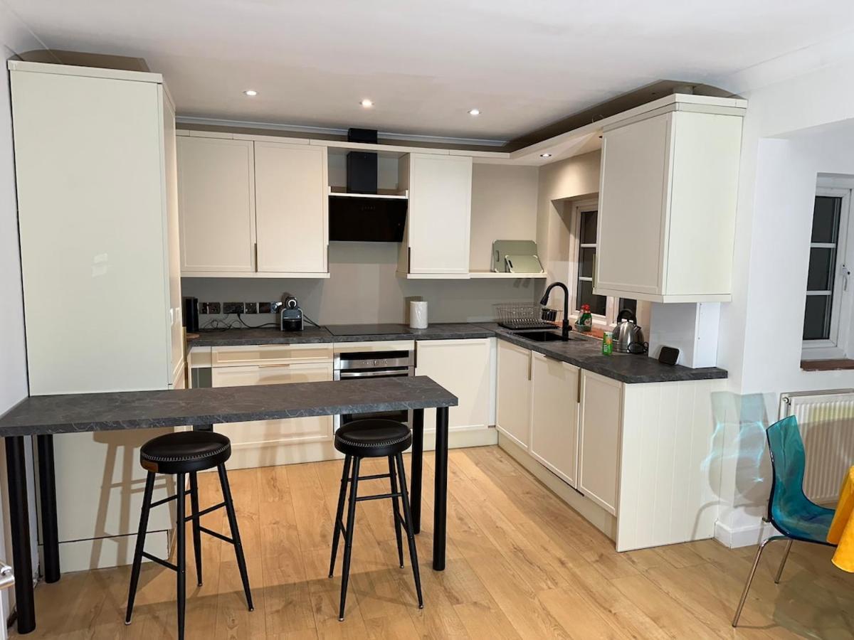 Newly Refurbished Two Bedrooms Flat Apartment