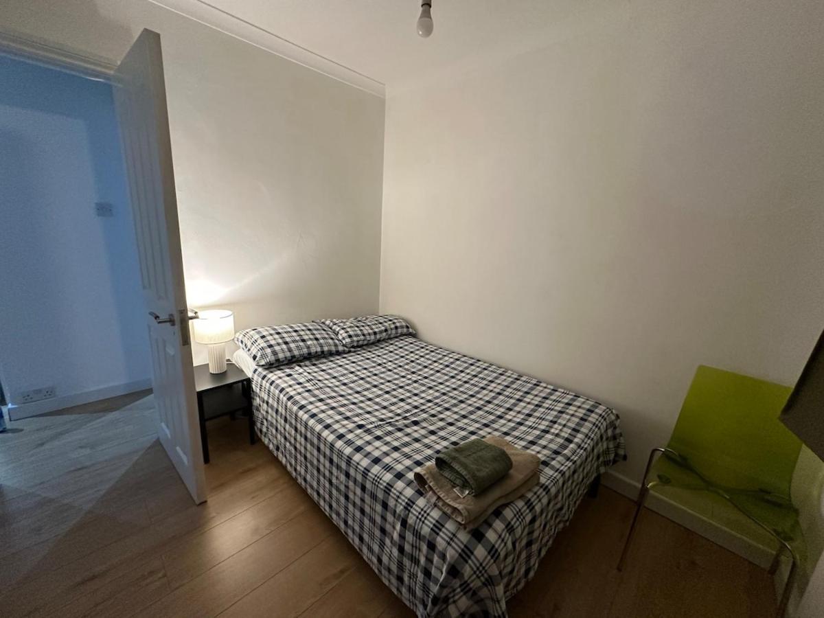 Newly Refurbished Two Bedrooms Flat Apartment