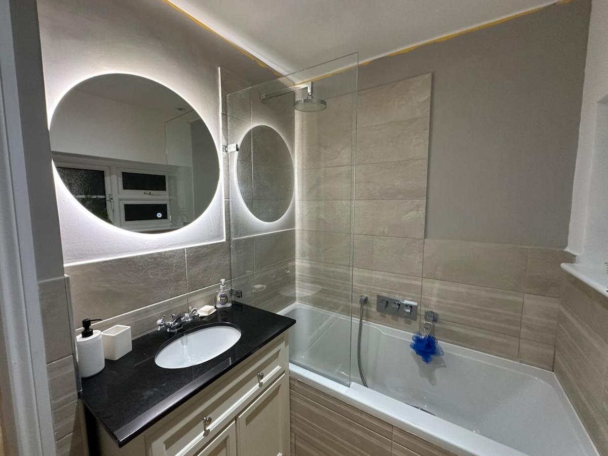 Apartment Newly Refurbished Two Bedrooms Flat London