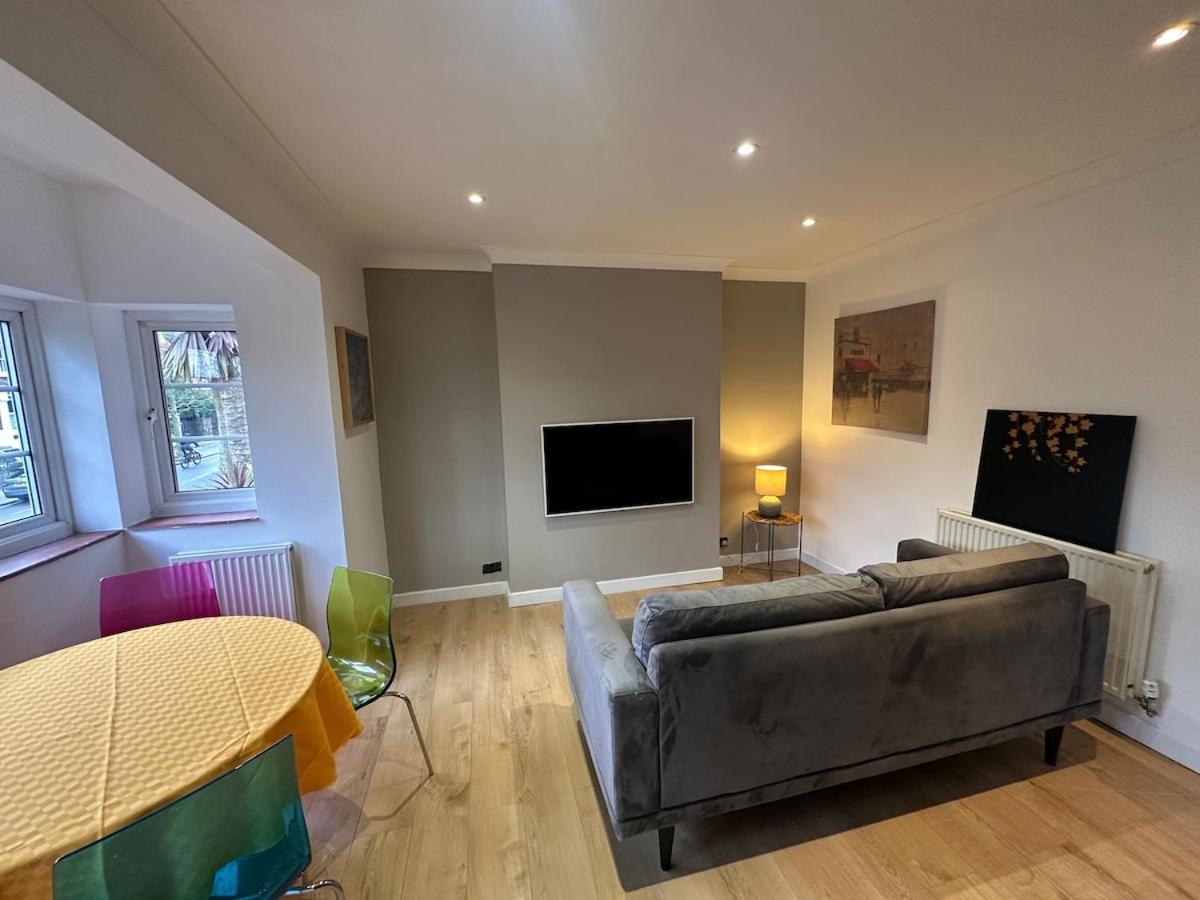 Newly Refurbished Two Bedrooms Flat Apartment London