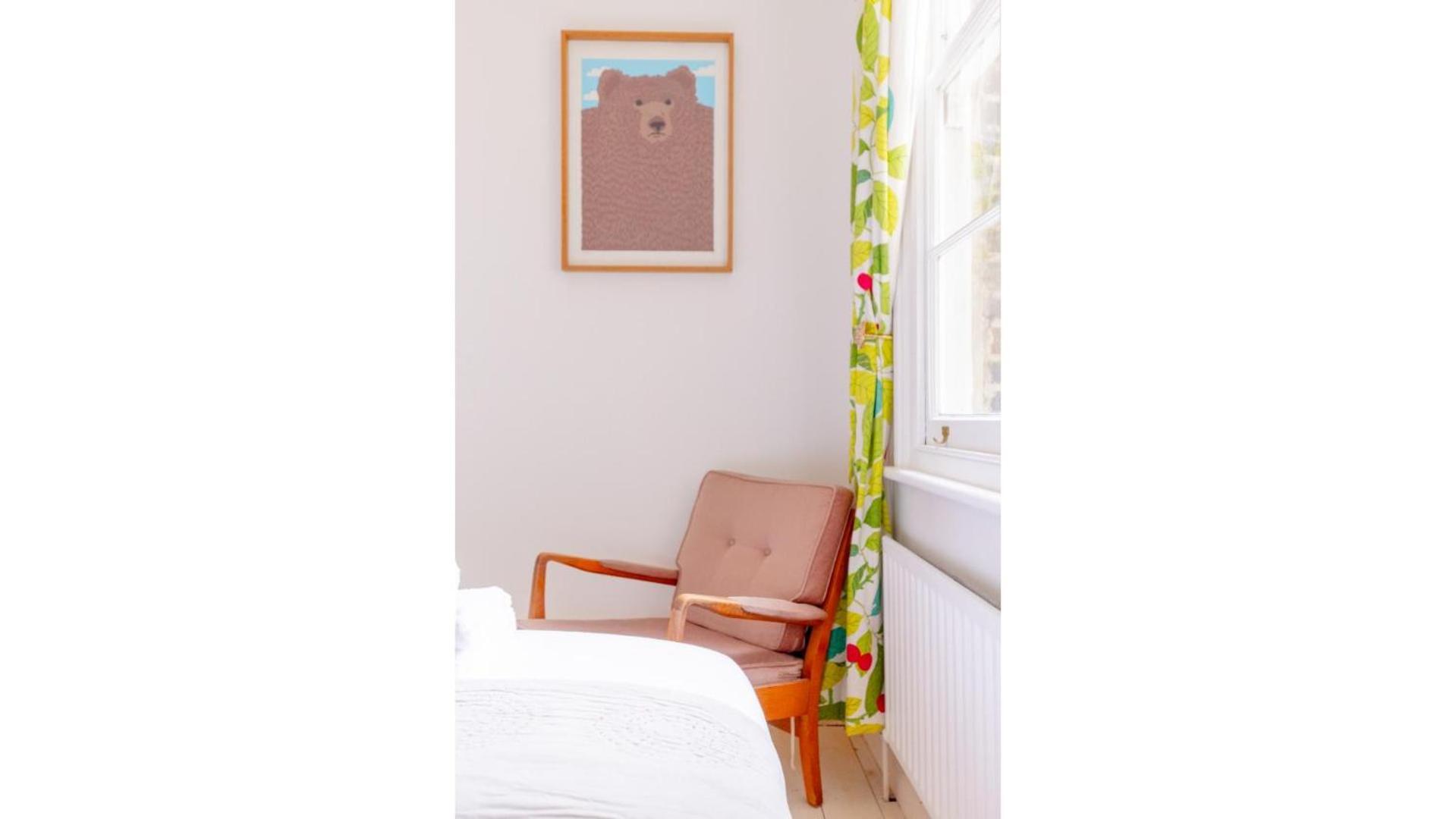 Redesigned 1bd Victorian Coach House Dalston Apartment