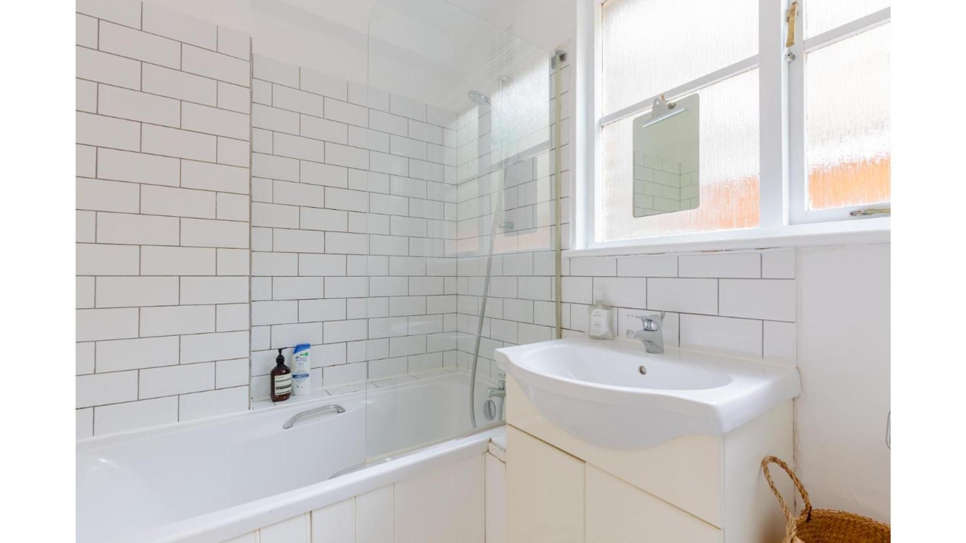 Redesigned 1bd Victorian Coach House Dalston *
