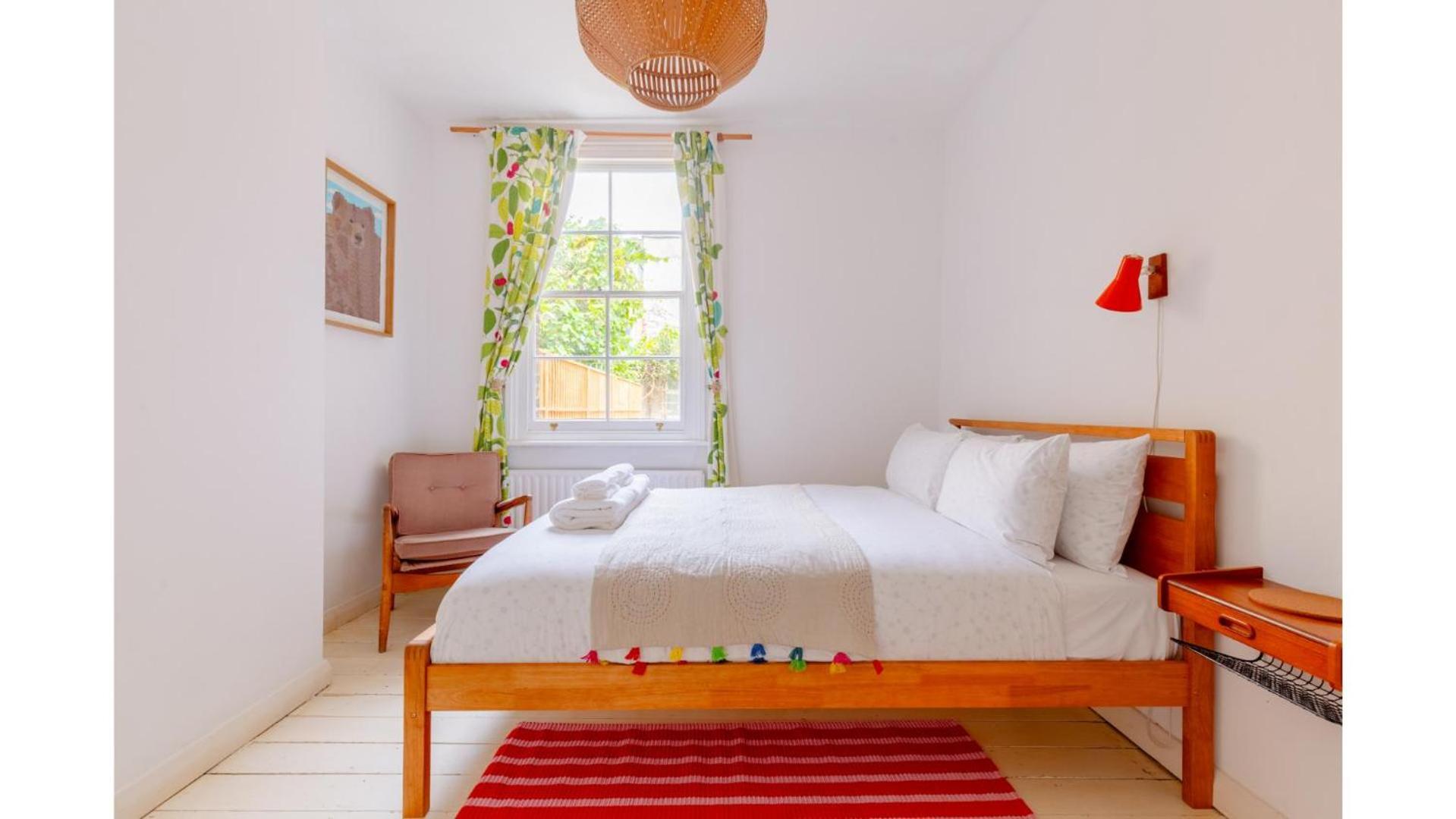 Redesigned 1bd Victorian Coach House Dalston * London