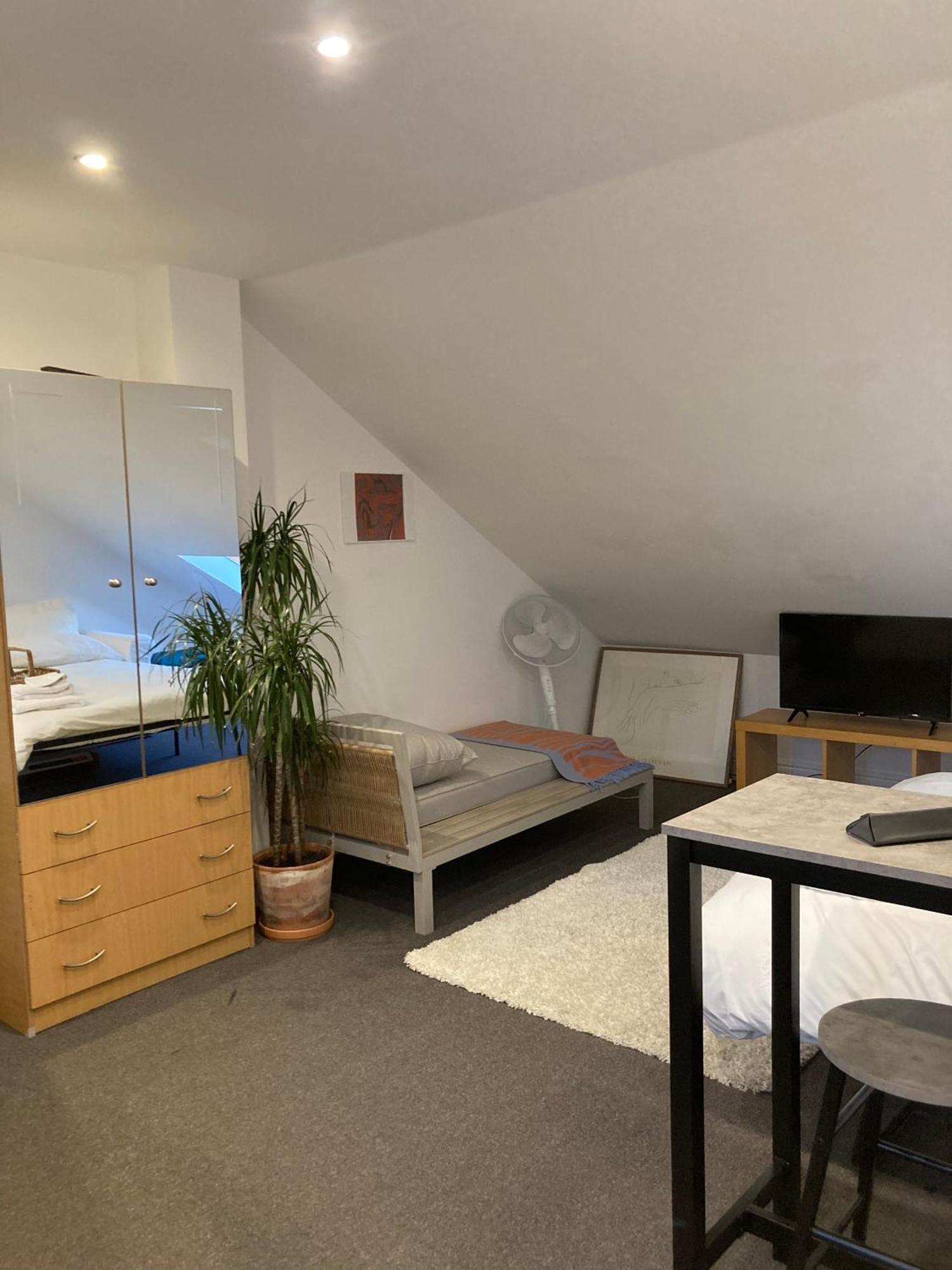 Sunrise Retreat Capsule hotel