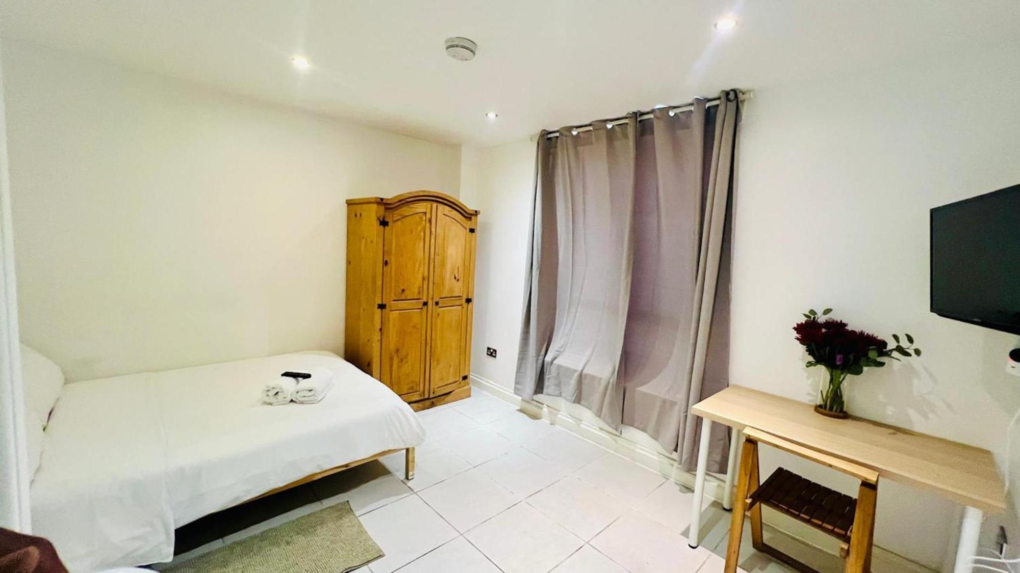 View Sunset Luxurious In Zone-1 Including One Family Twin With Its Own Stunning Private Terrace * London