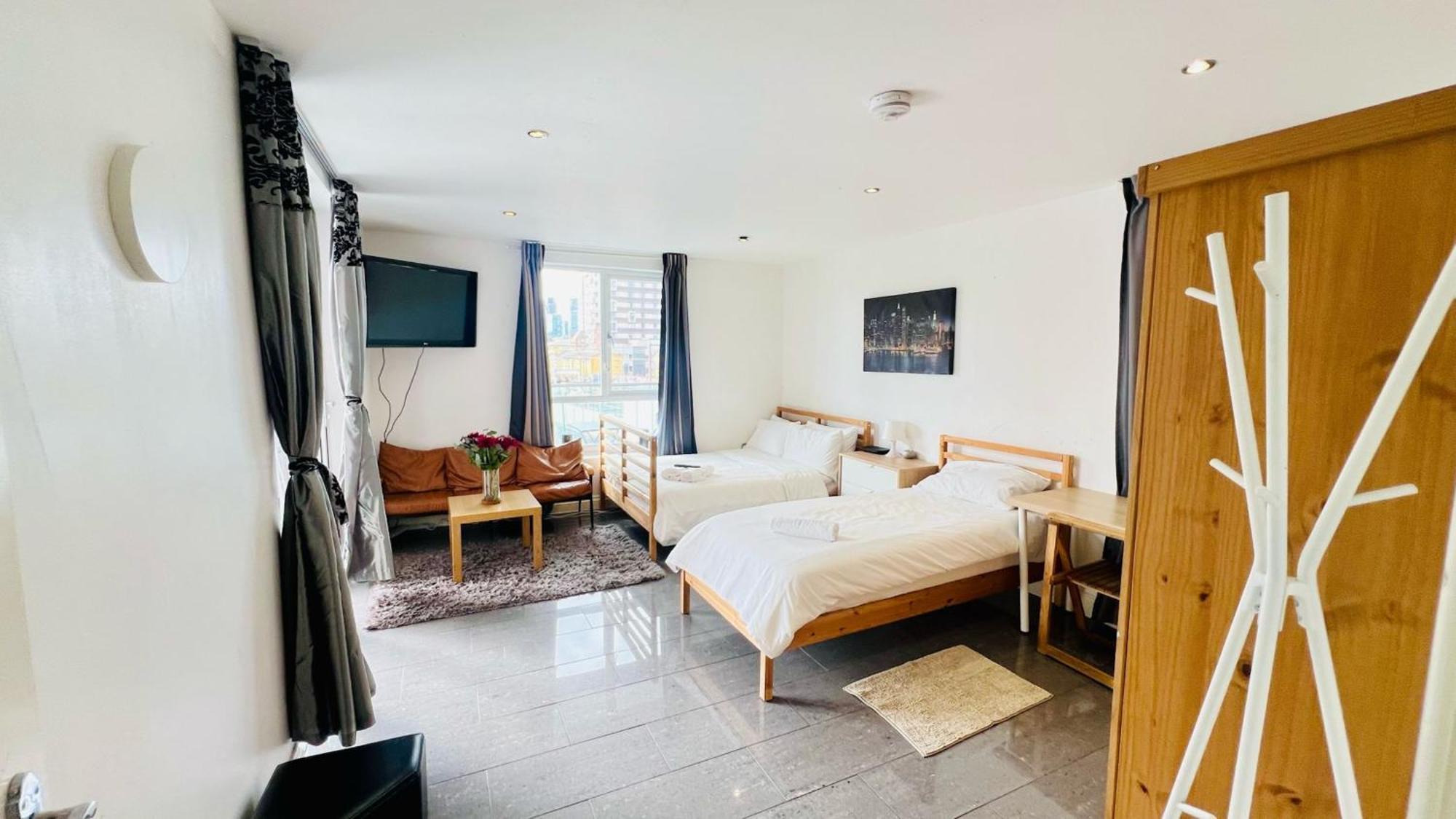View Sunset Luxurious In Zone-1 Including One Family Twin With Its Own Stunning Private Terrace London