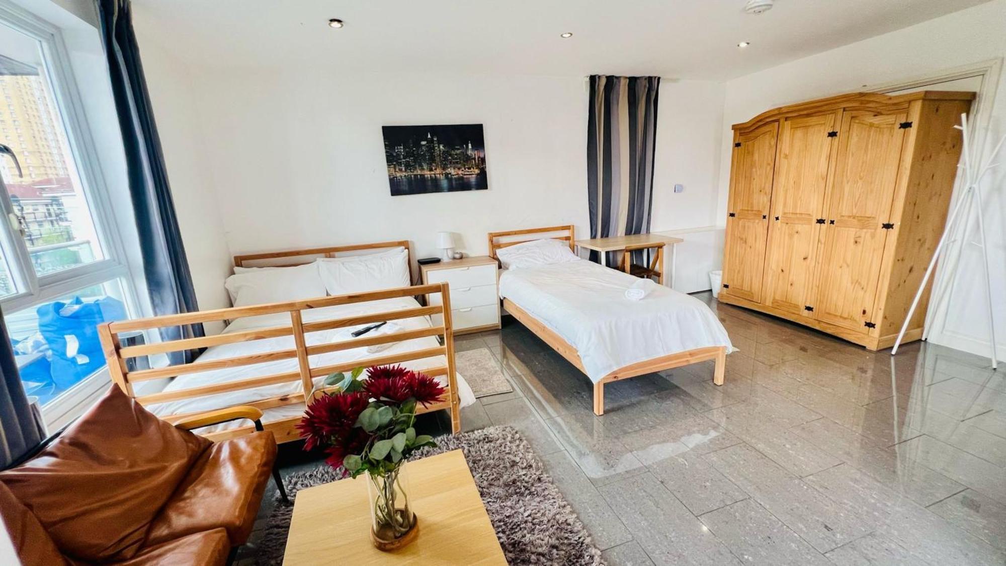 View Sunset Luxurious In Zone-1 Including One Family Twin With Its Own Stunning Private Terrace London