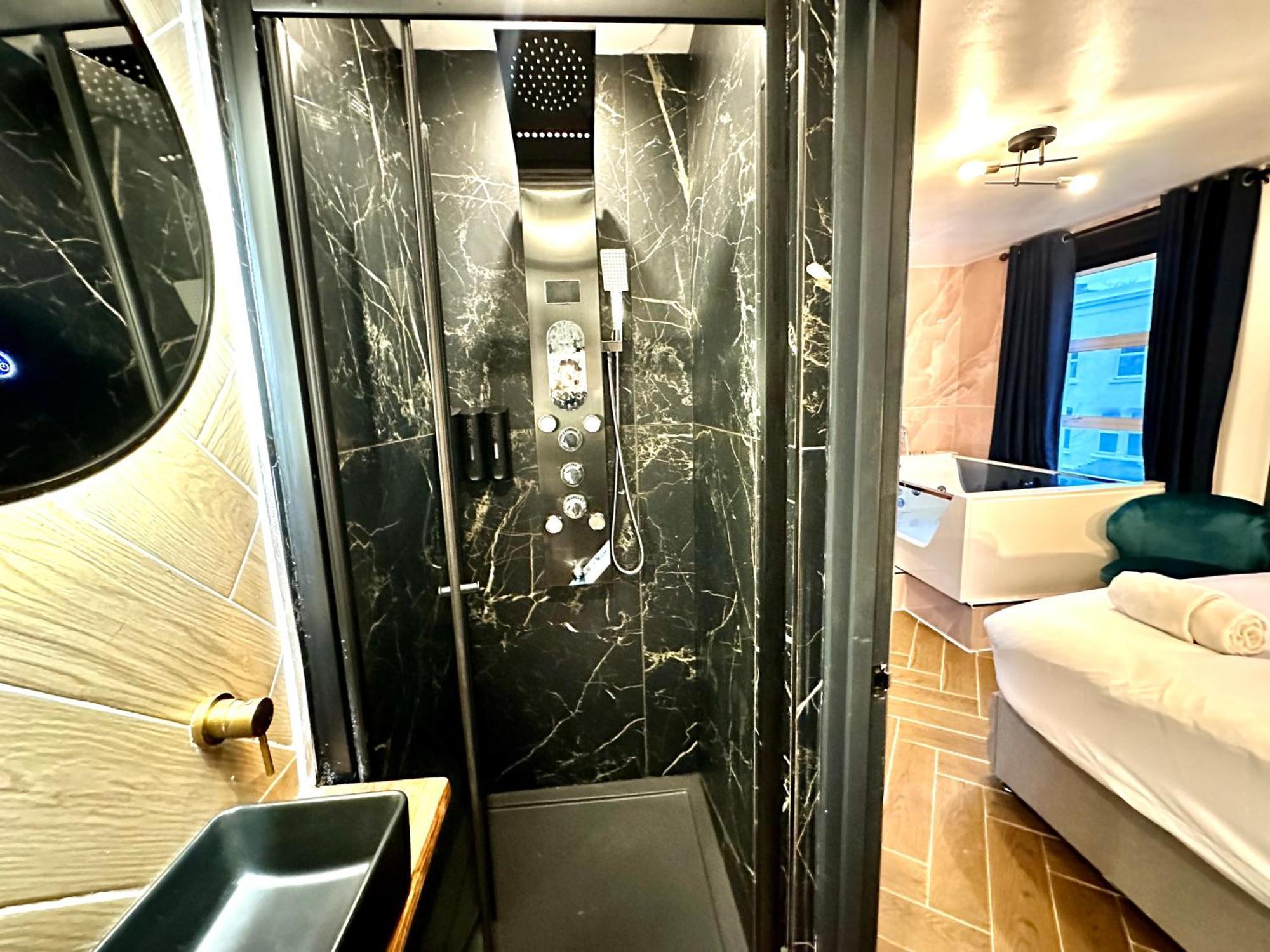G Eighty Four Aparthotel London