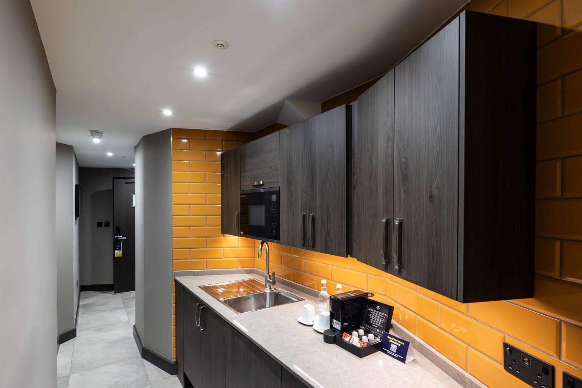 Doubletree By Hilton Victoria Hotel London