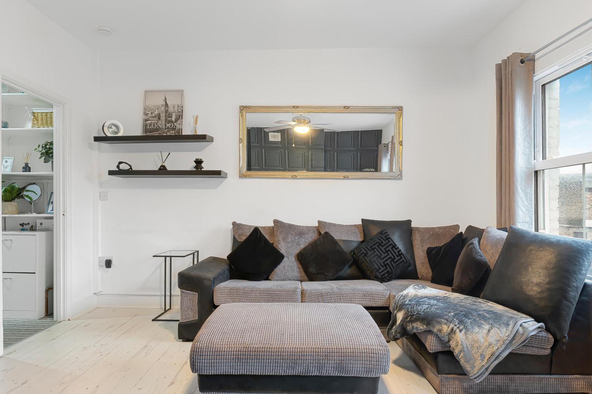 Spacious One Bedroom Private Flat In Brixton +wifi * Londen