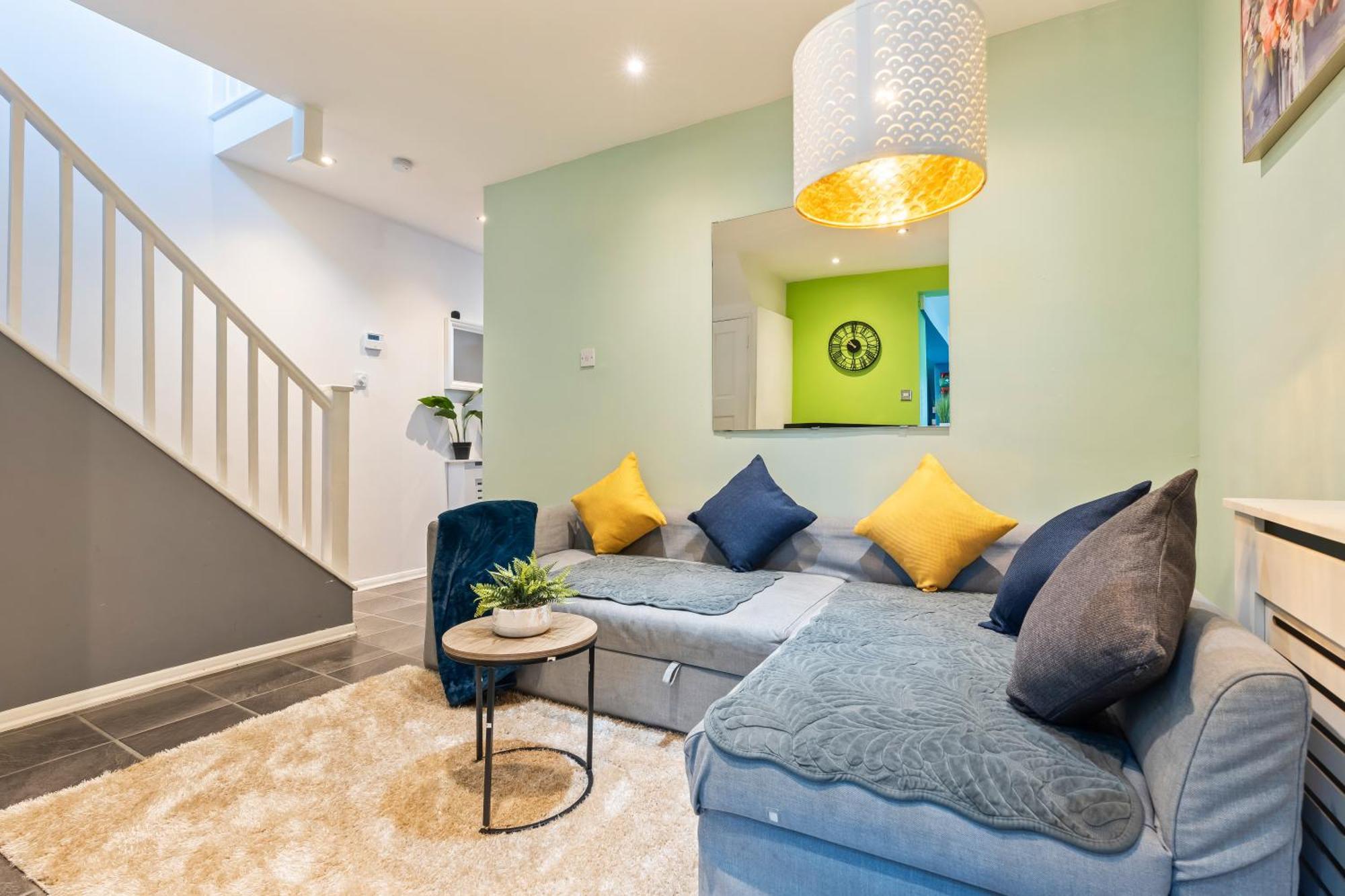 Comfy 4bed House Close To Subway London