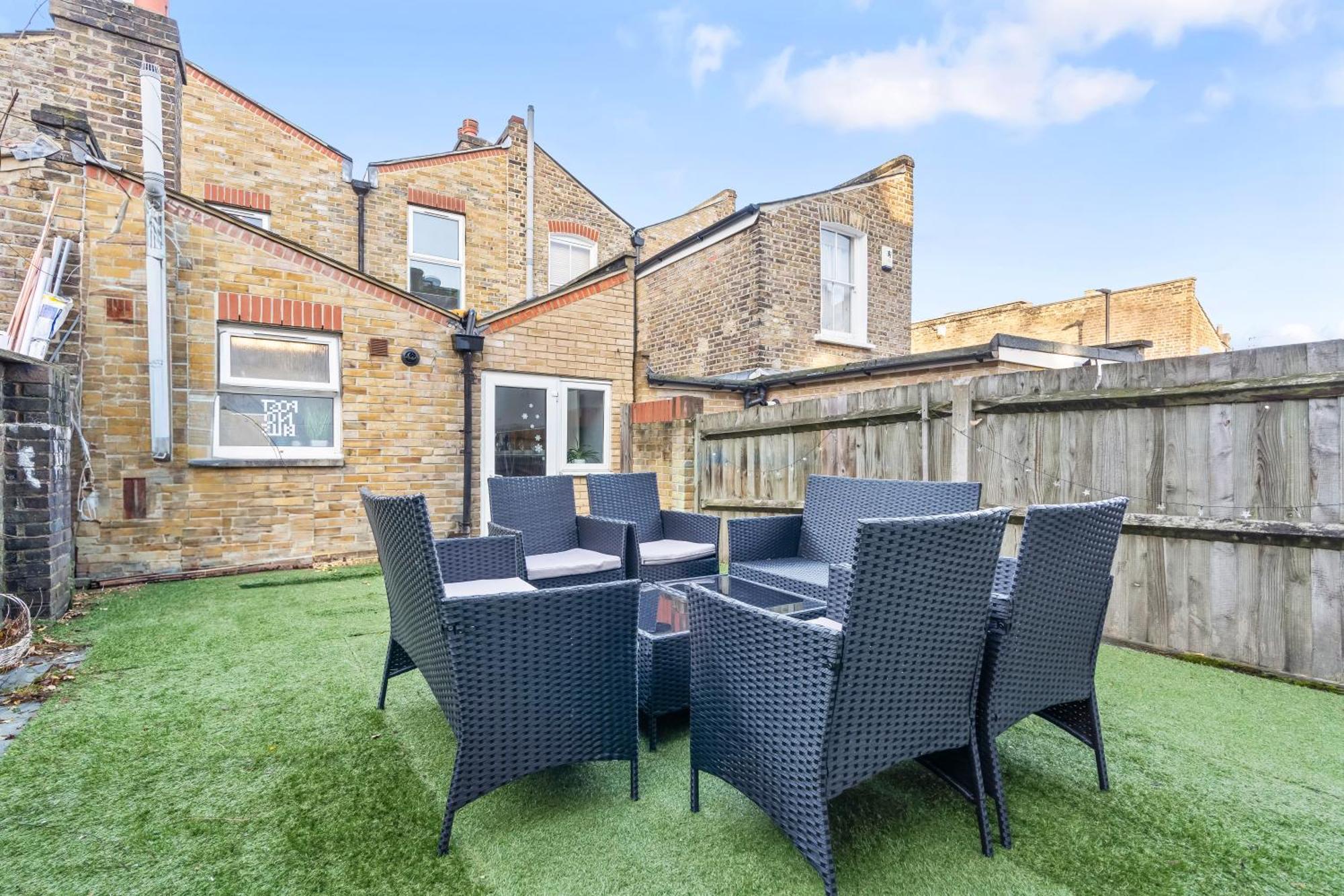 Comfy 4bed House Close To Subway Ferienhaus