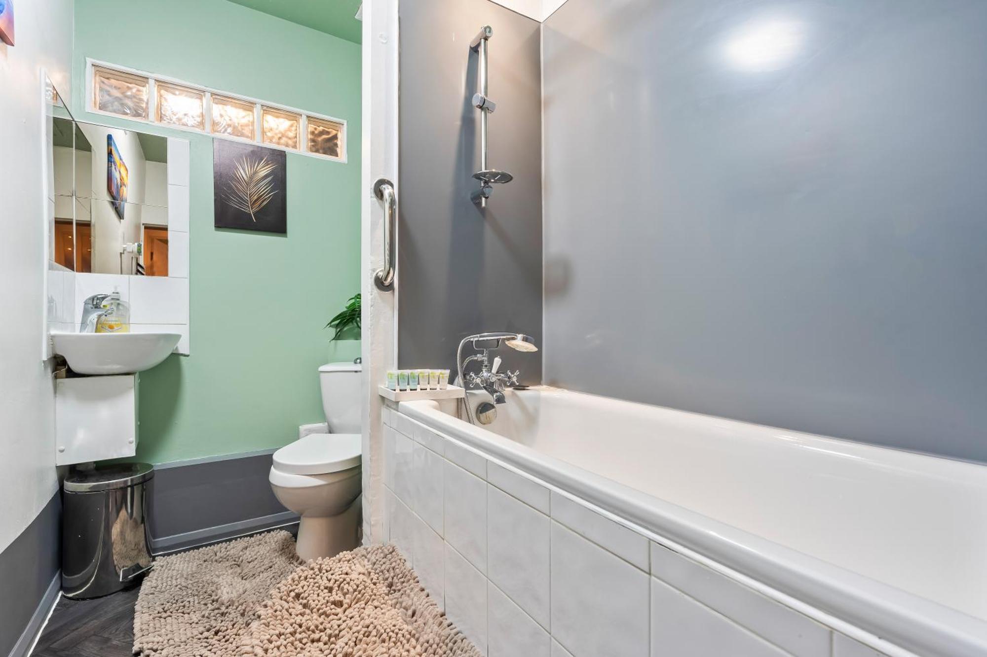 Ferienhaus Comfy 4bed House Close To Subway *