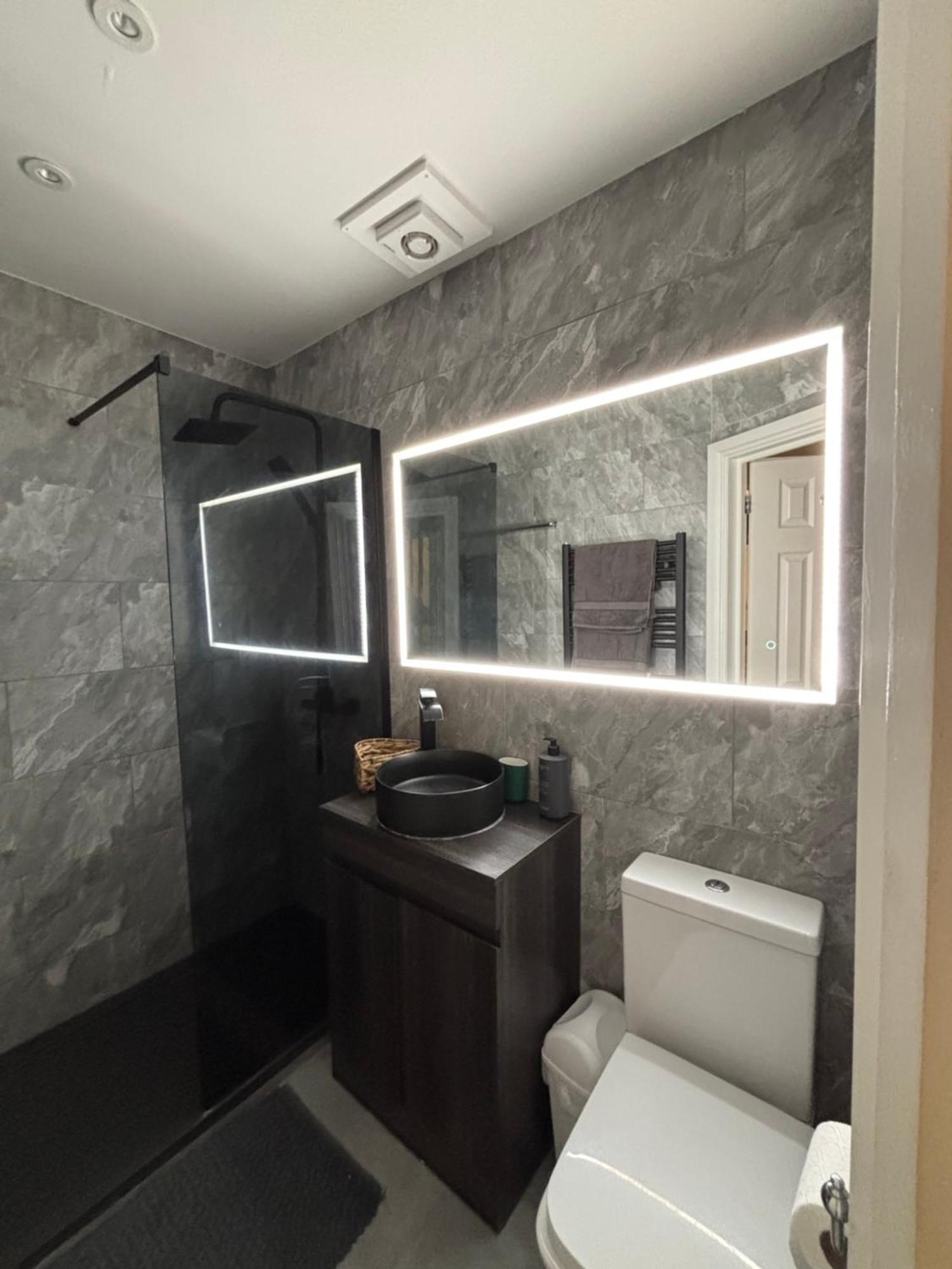 Apartment Newly Renovated Modern In West Kensington *