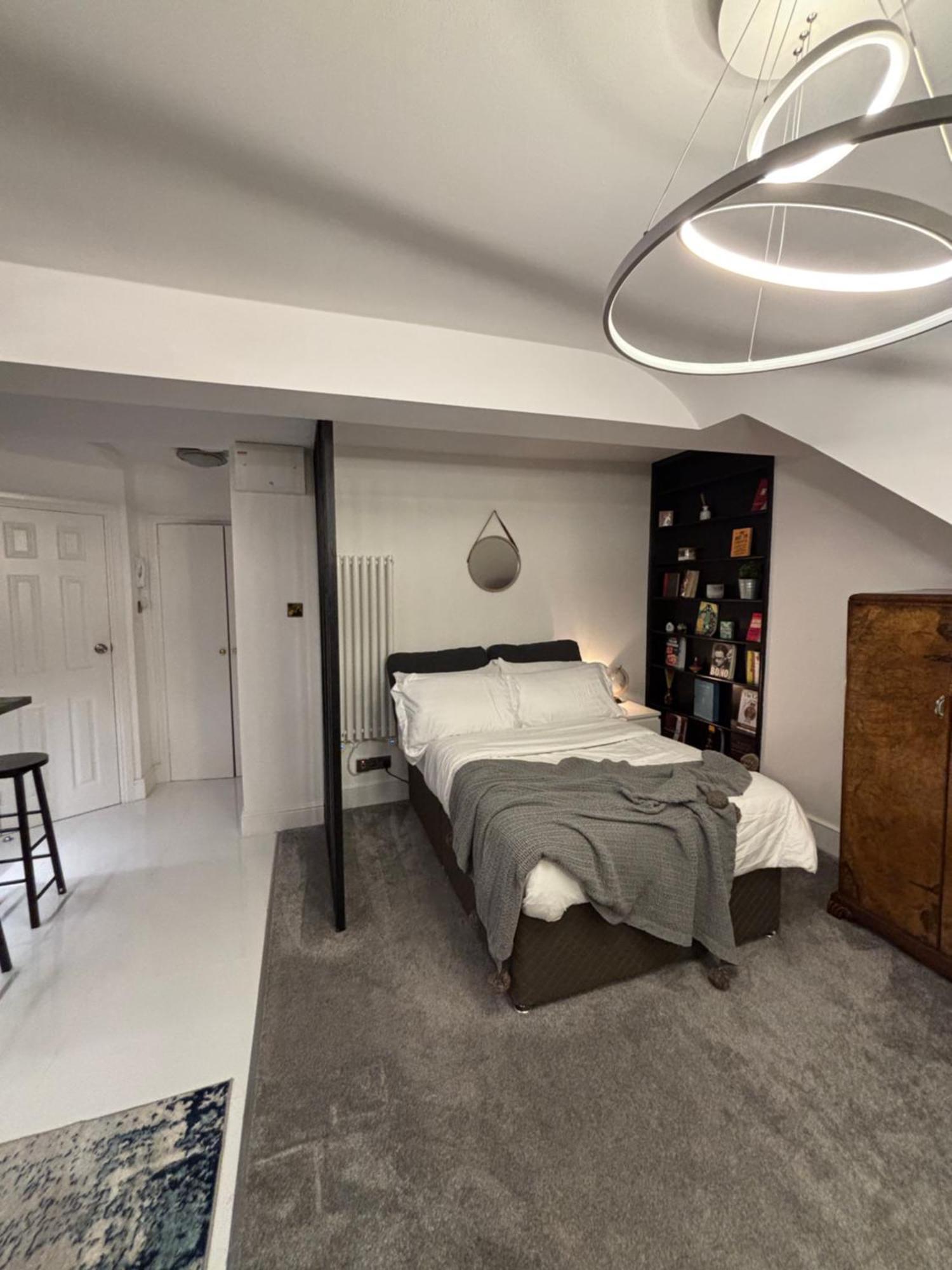 Newly Renovated Modern In West Kensington Apartment London