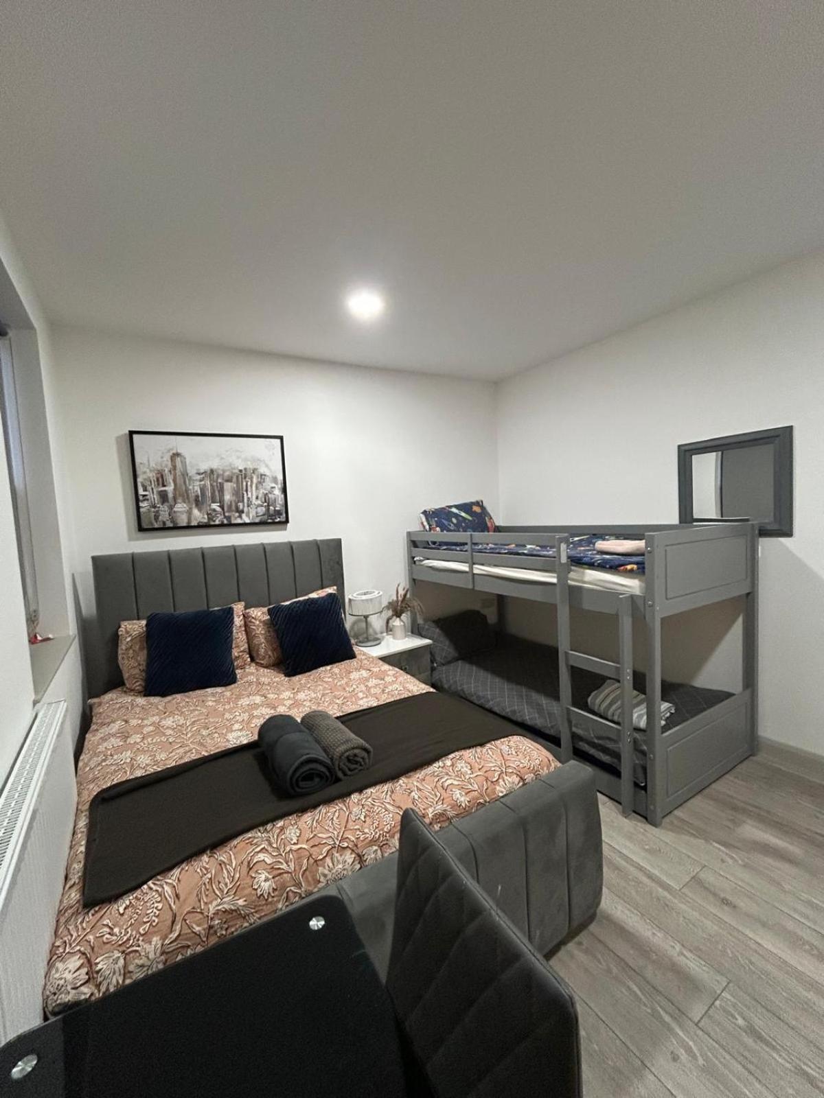 Luxury 1 Bedroom With Open Plan Kitchen For 6 Person In London! E1 Londen