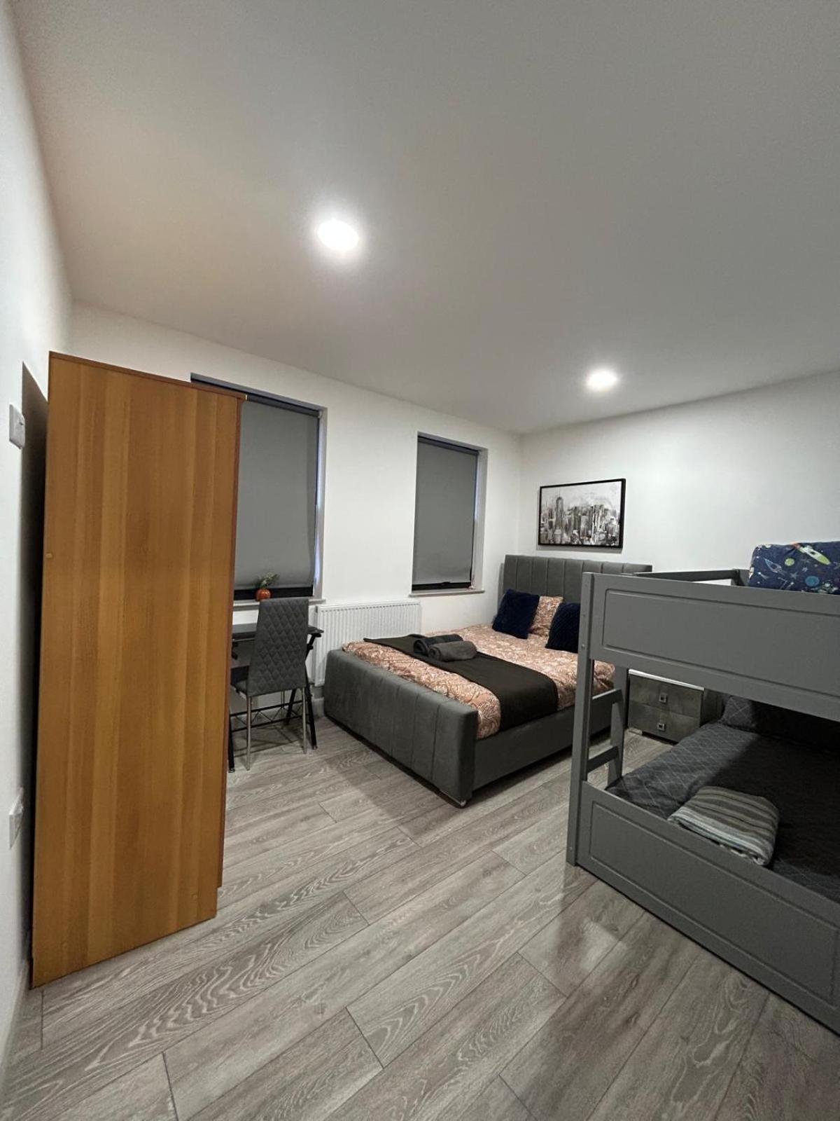 Luxury 1 Bedroom With Open Plan Kitchen For 6 Person In London! E1 *