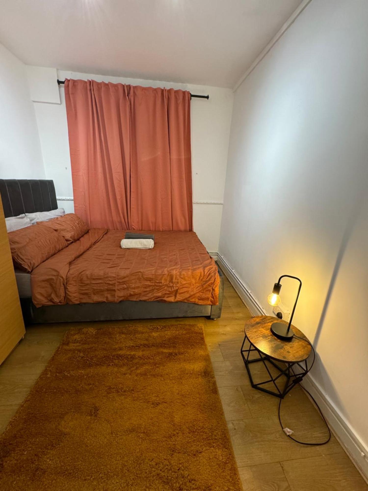 Lovely Spacious 2 Bedroom Flat In Bethnal Green, 3mins Away From Station Apartment