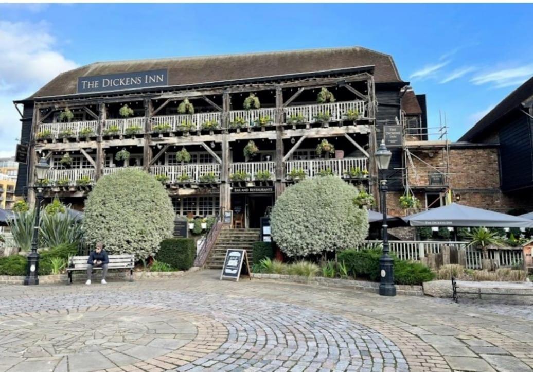 Amazing Location 1 Bd Flat On St Katharine's Docks Apartment