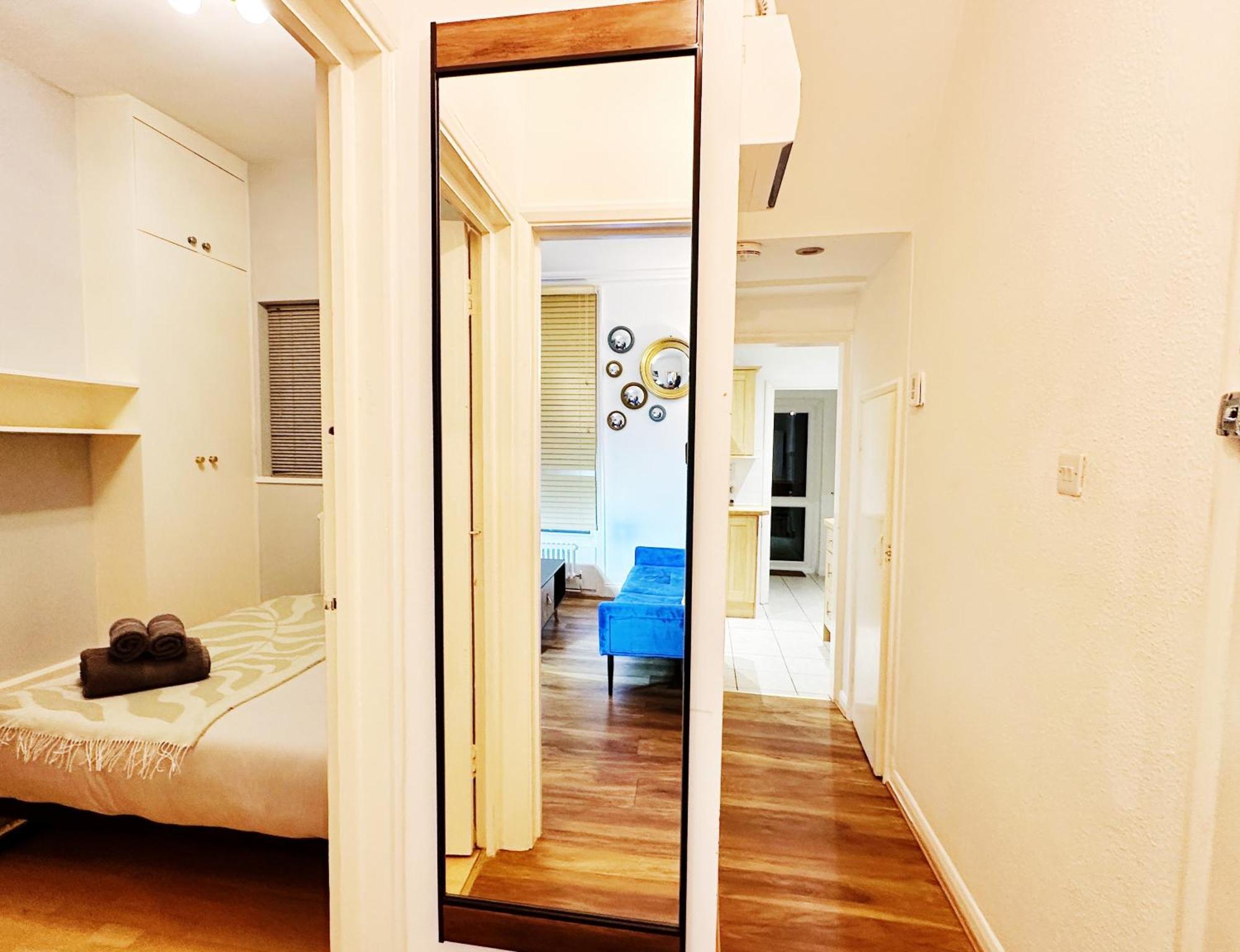 Stylish Kennington Near Tube With King Bed And Garden Apartment