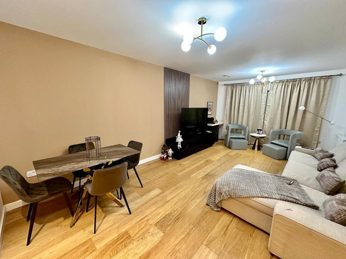 Apartment Royal City Of Park Royal London