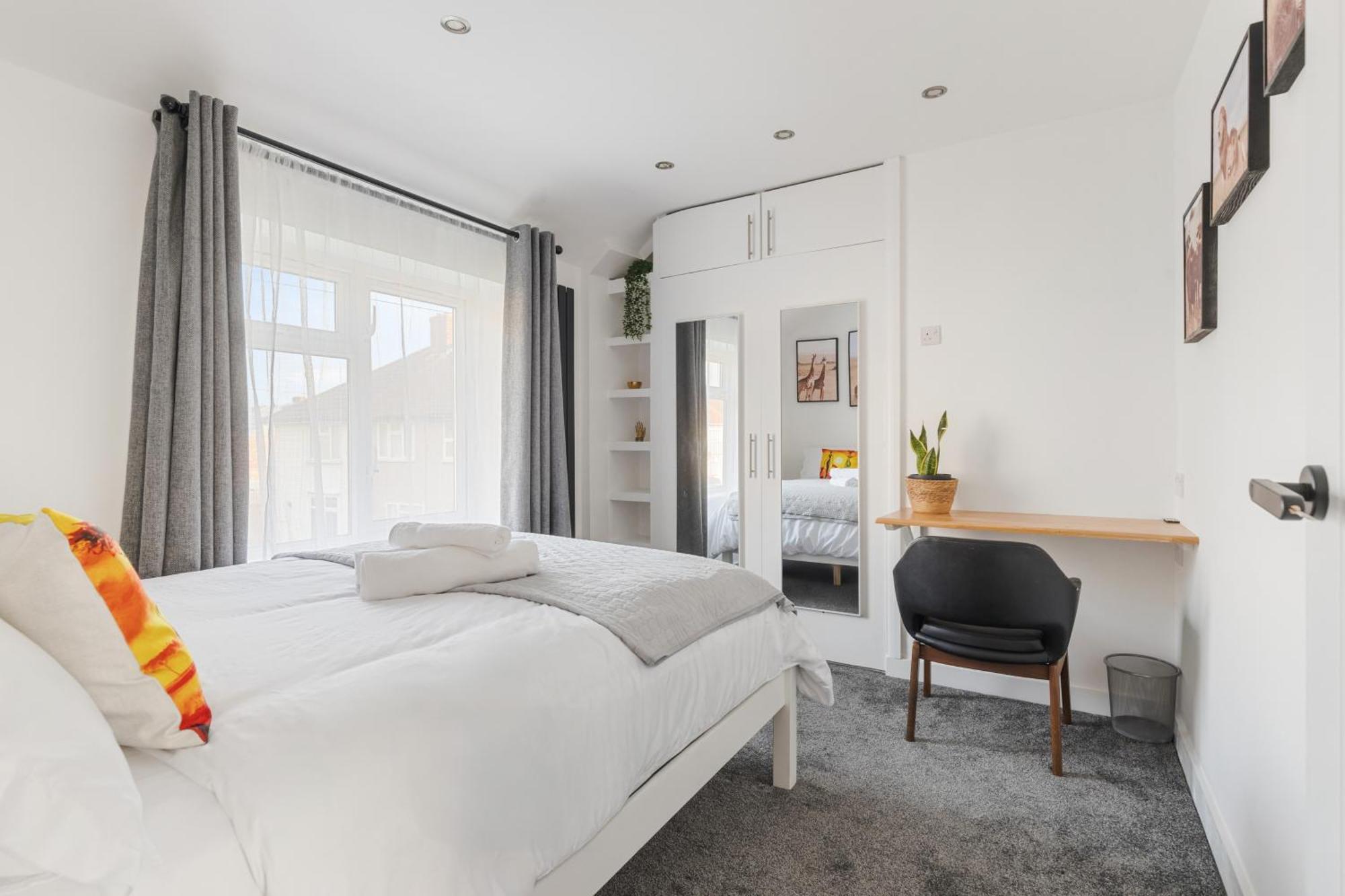 New Luxurious 4 Bedroom Apartment *