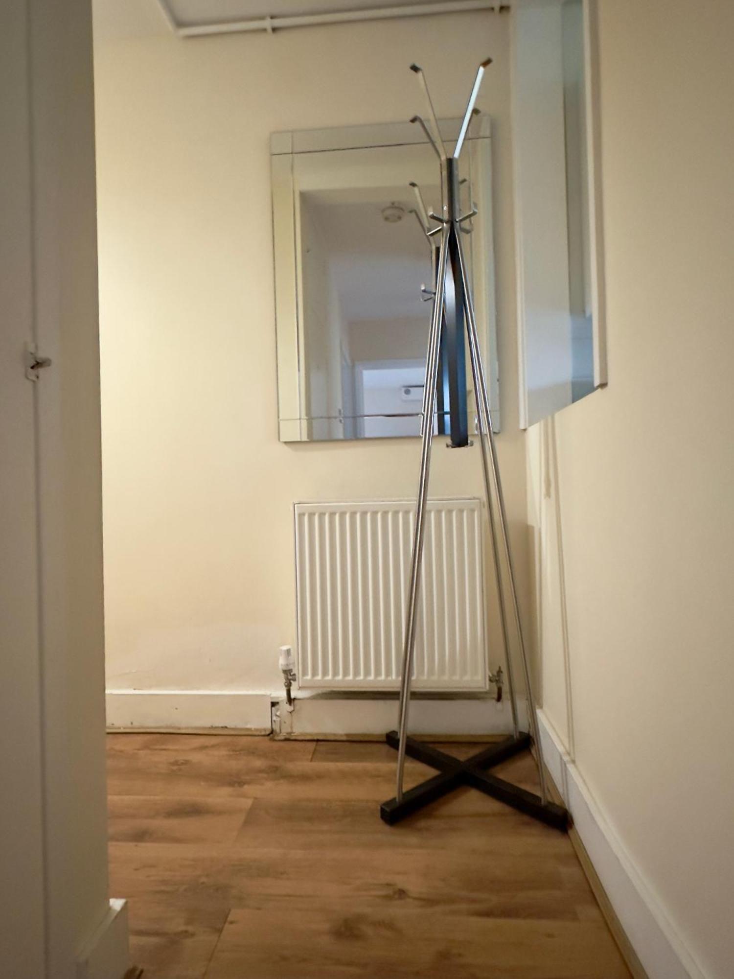 Serene 2 Bedroom Flat Free Off-street Parking Large Suv Close To Tube Apartment London