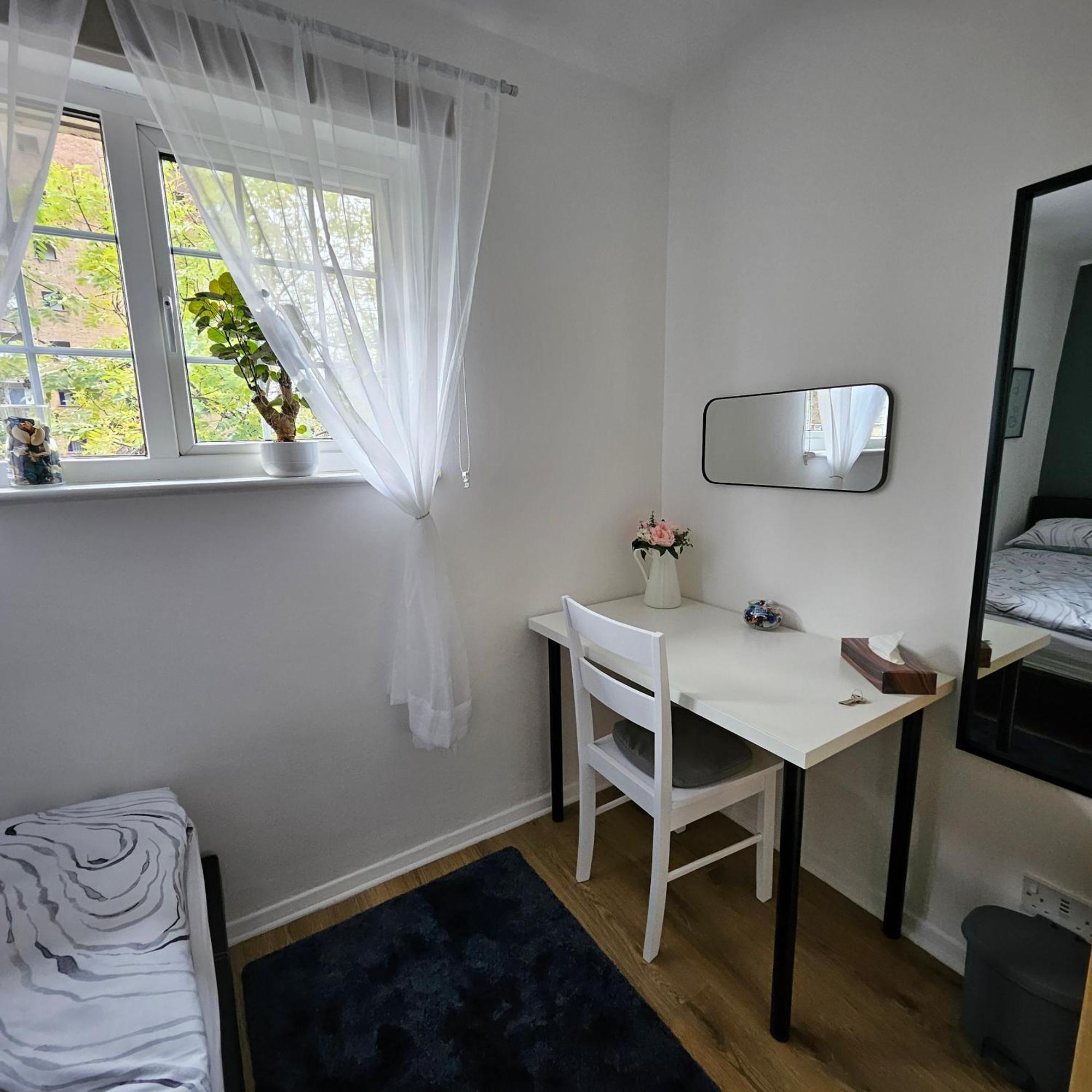 Modern Spacious 10 Minutes From Eye * Londen