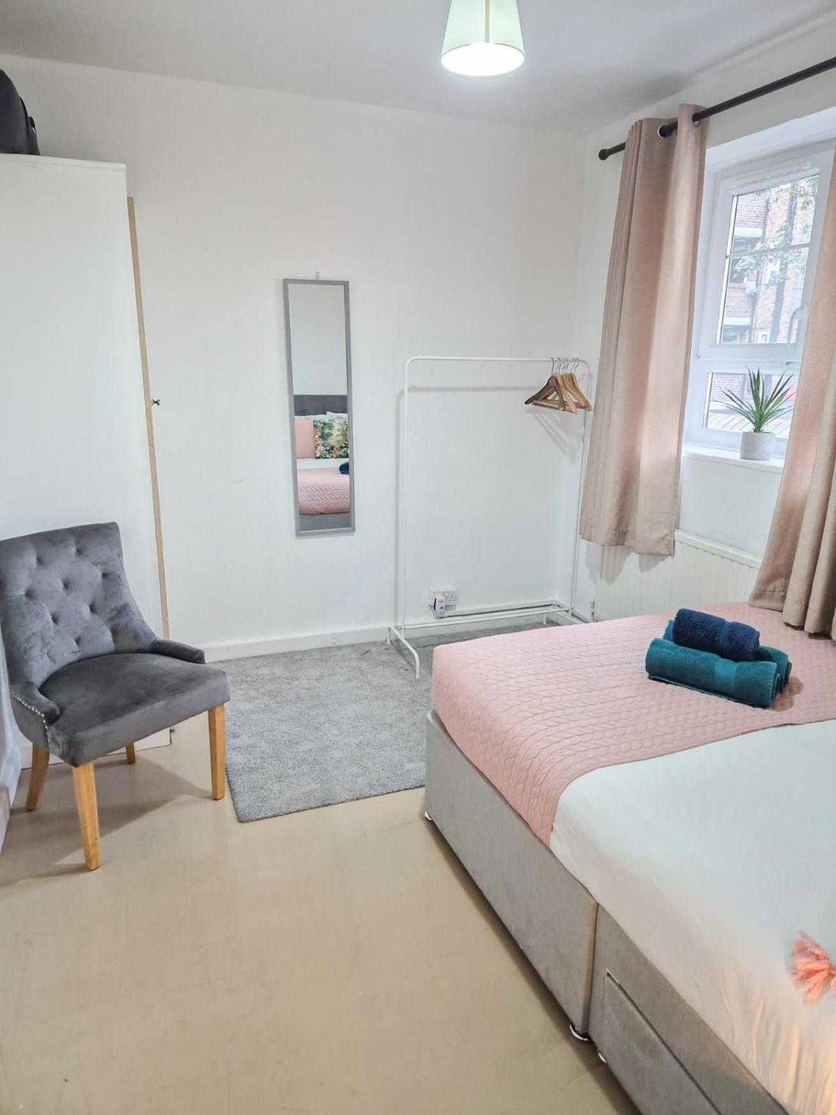 Like 2-bedroom Flat With Free Wi-fi In White City, Hammersmith, Shepherds Bush Apartment *