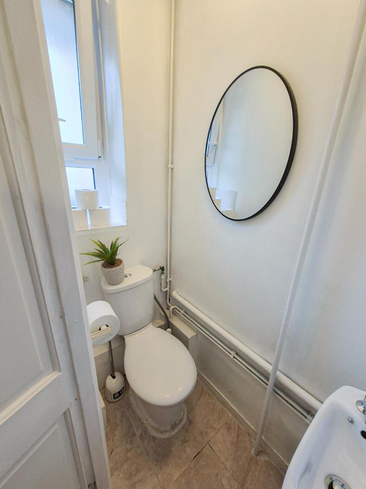Like 2-bedroom Flat With Free Wi-fi In White City, Hammersmith, Shepherds Bush *