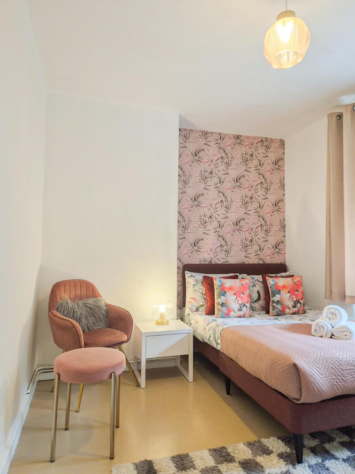 Like 2-bedroom Flat With Free Wi-fi In White City, Hammersmith, Shepherds Bush