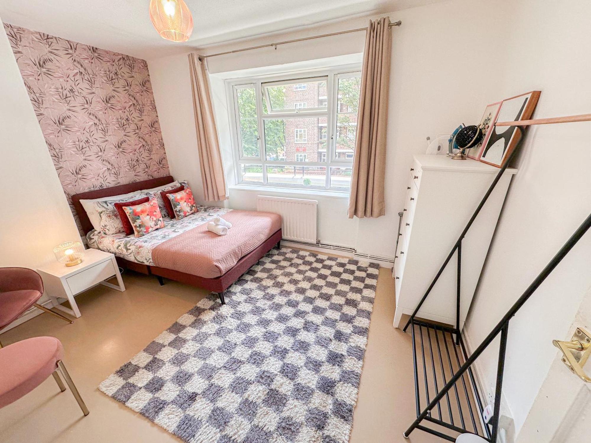 Like 2-bedroom Flat With Free Wi-fi In White City, Hammersmith, Shepherds Bush London