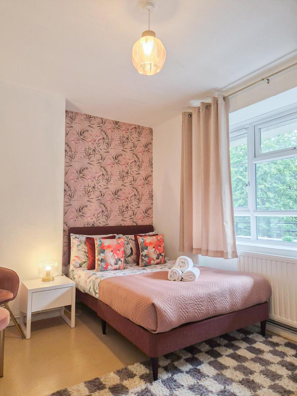 Like 2-bedroom Flat With Free Wi-fi In White City, Hammersmith, Shepherds Bush Apartment *