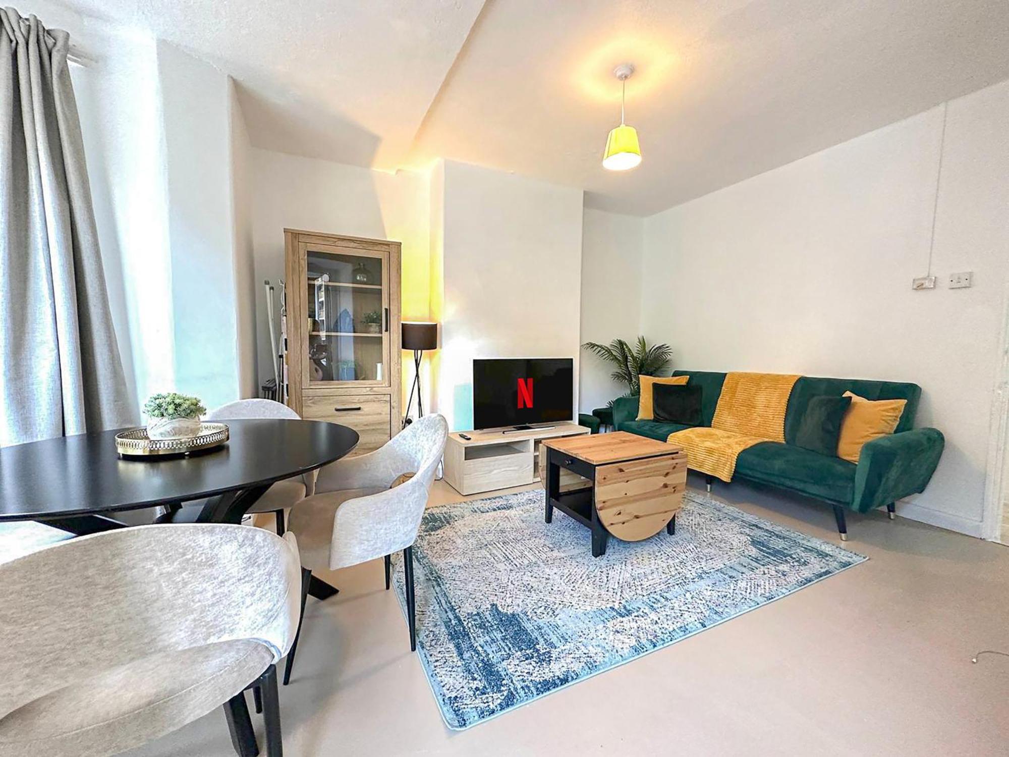 Apartment Like 2-bedroom Flat With Free Wi-fi In White City, Hammersmith, Shepherds Bush *