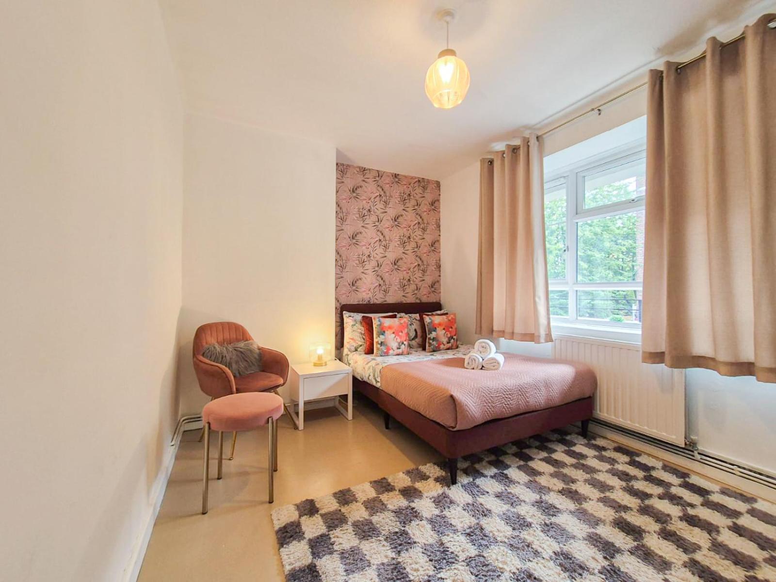 Like 2-bedroom Flat With Free Wi-fi In White City, Hammersmith, Shepherds Bush * London