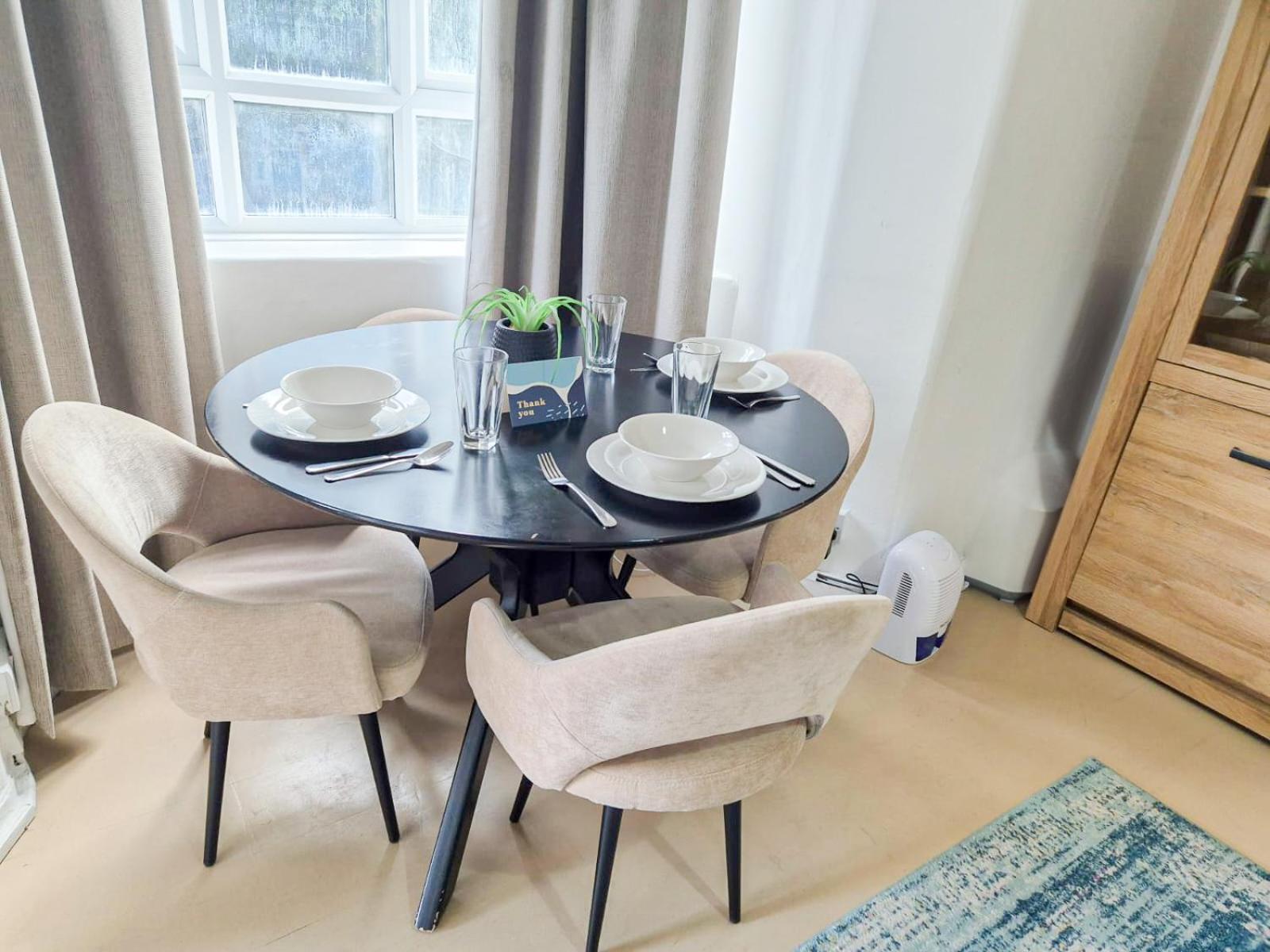 Like 2-bedroom Flat With Free Wi-fi In White City, Hammersmith, Shepherds Bush London