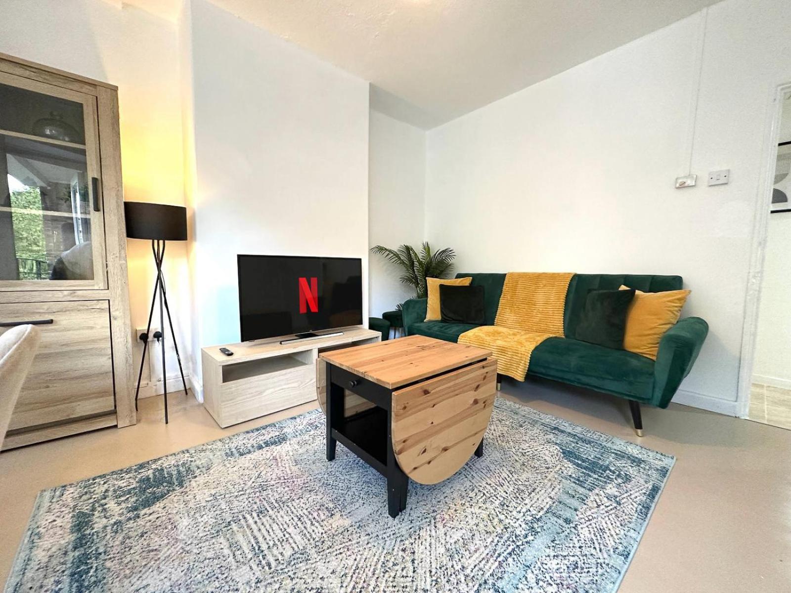 Apartment Like 2-bedroom Flat With Free Wi-fi In White City, Hammersmith, Shepherds Bush London