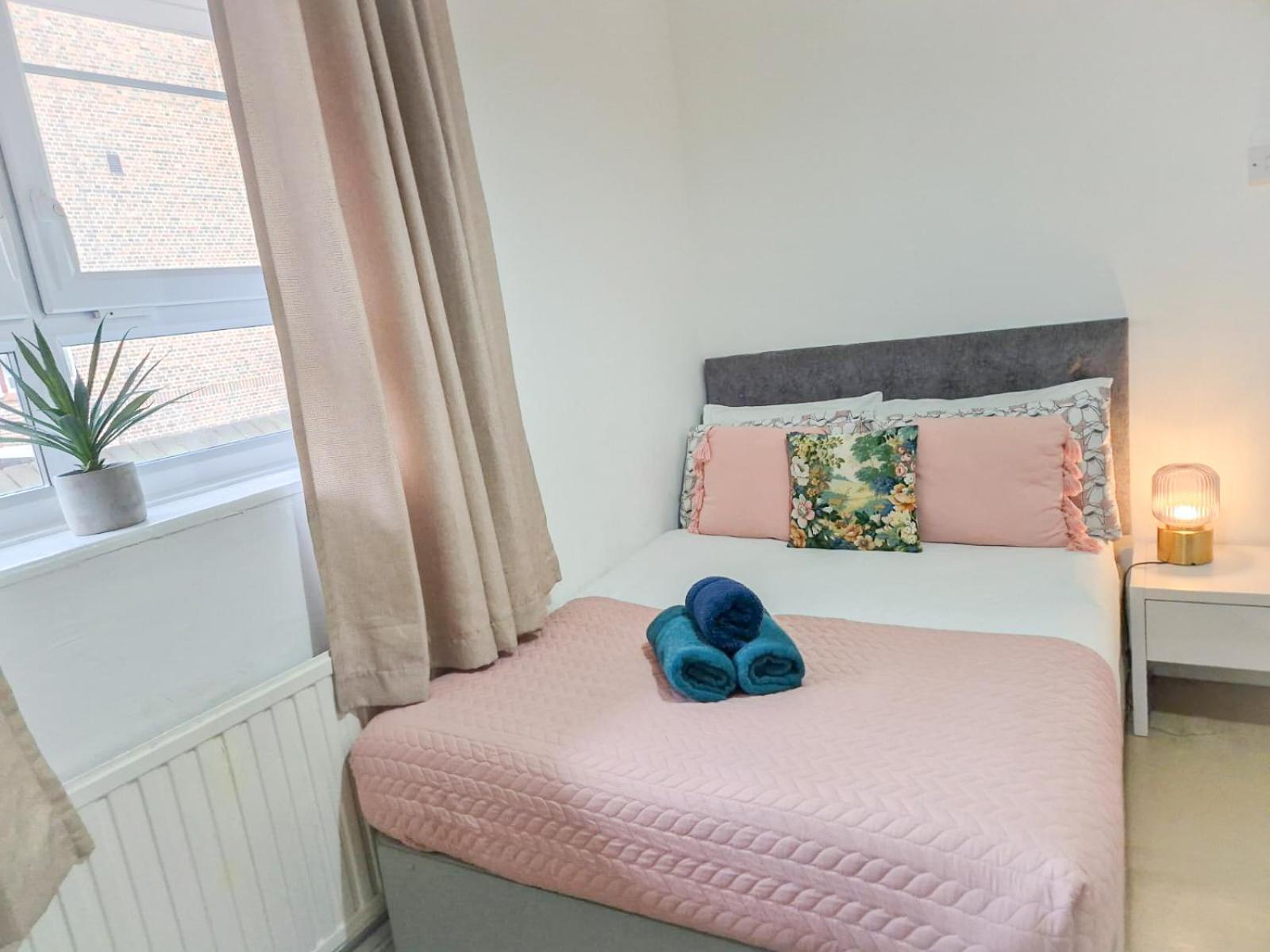 Like 2-bedroom Flat With Free Wi-fi In White City, Hammersmith, Shepherds Bush