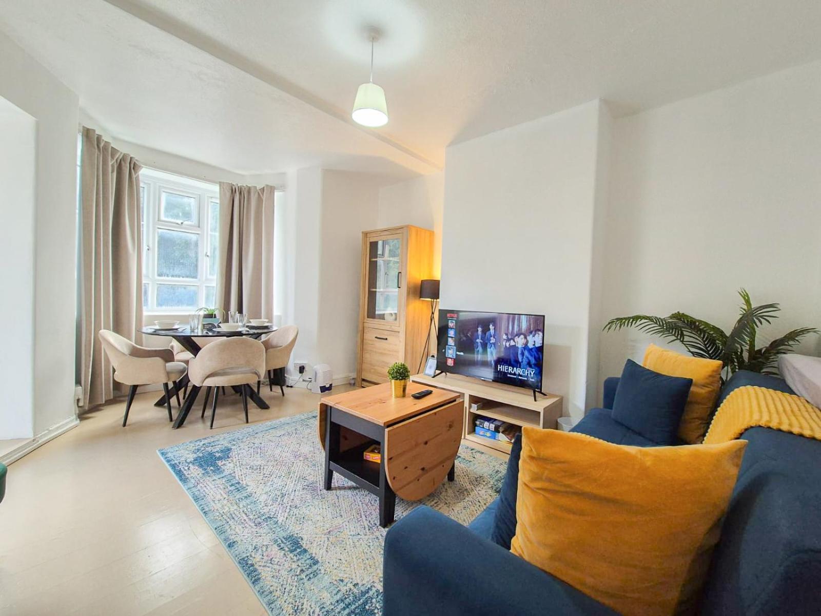 Like 2-bedroom Flat With Free Wi-fi In White City, Hammersmith, Shepherds Bush