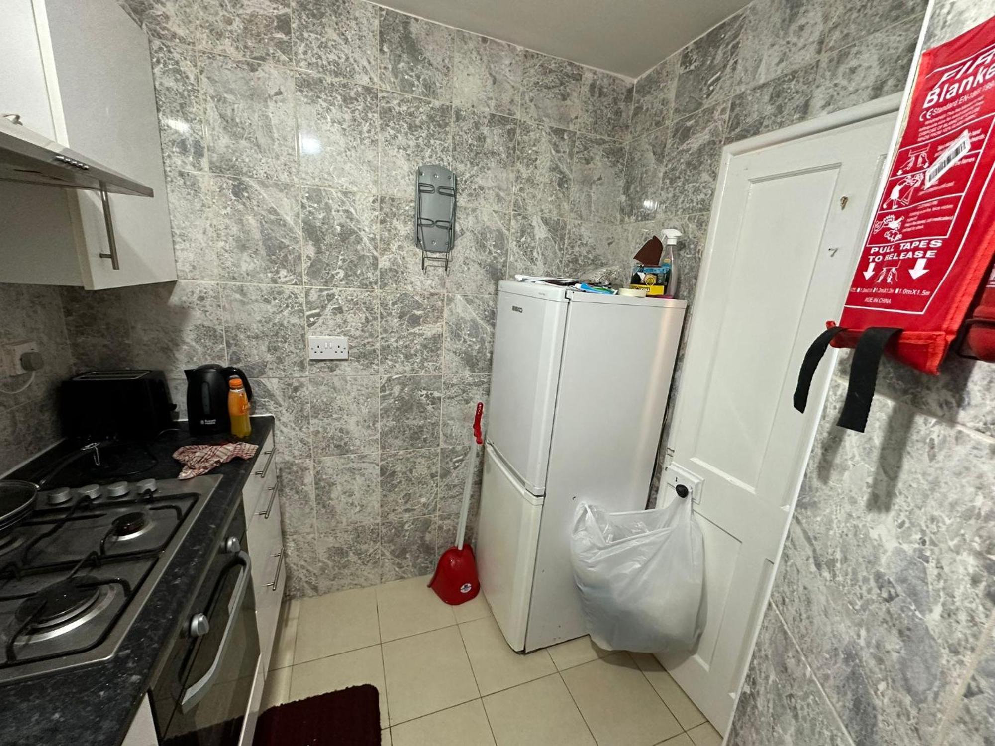 Beautiful Private Double In A Shared 3-bedroom Minutes Walk From Bethnal Londen