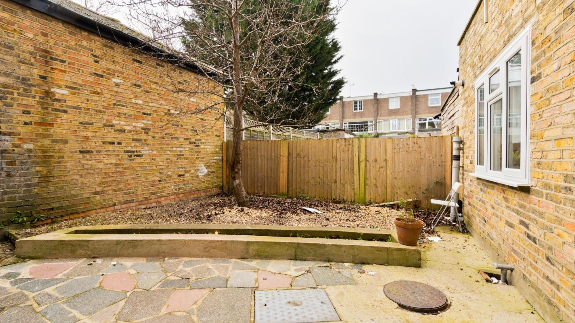 Apartment Pool Table High End 2-bedroom Long Term London