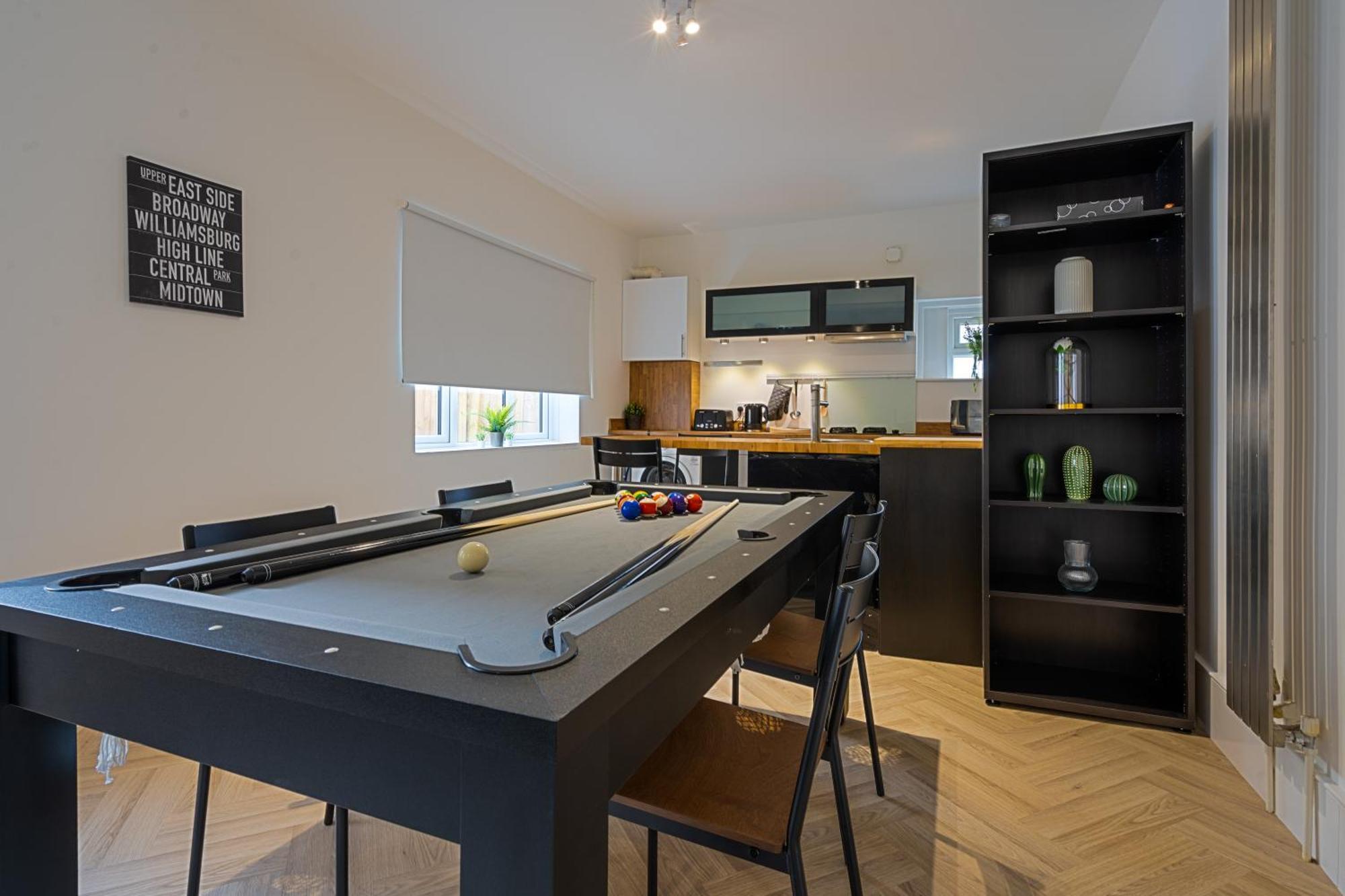 Pool Table High End 2-bedroom Long Term