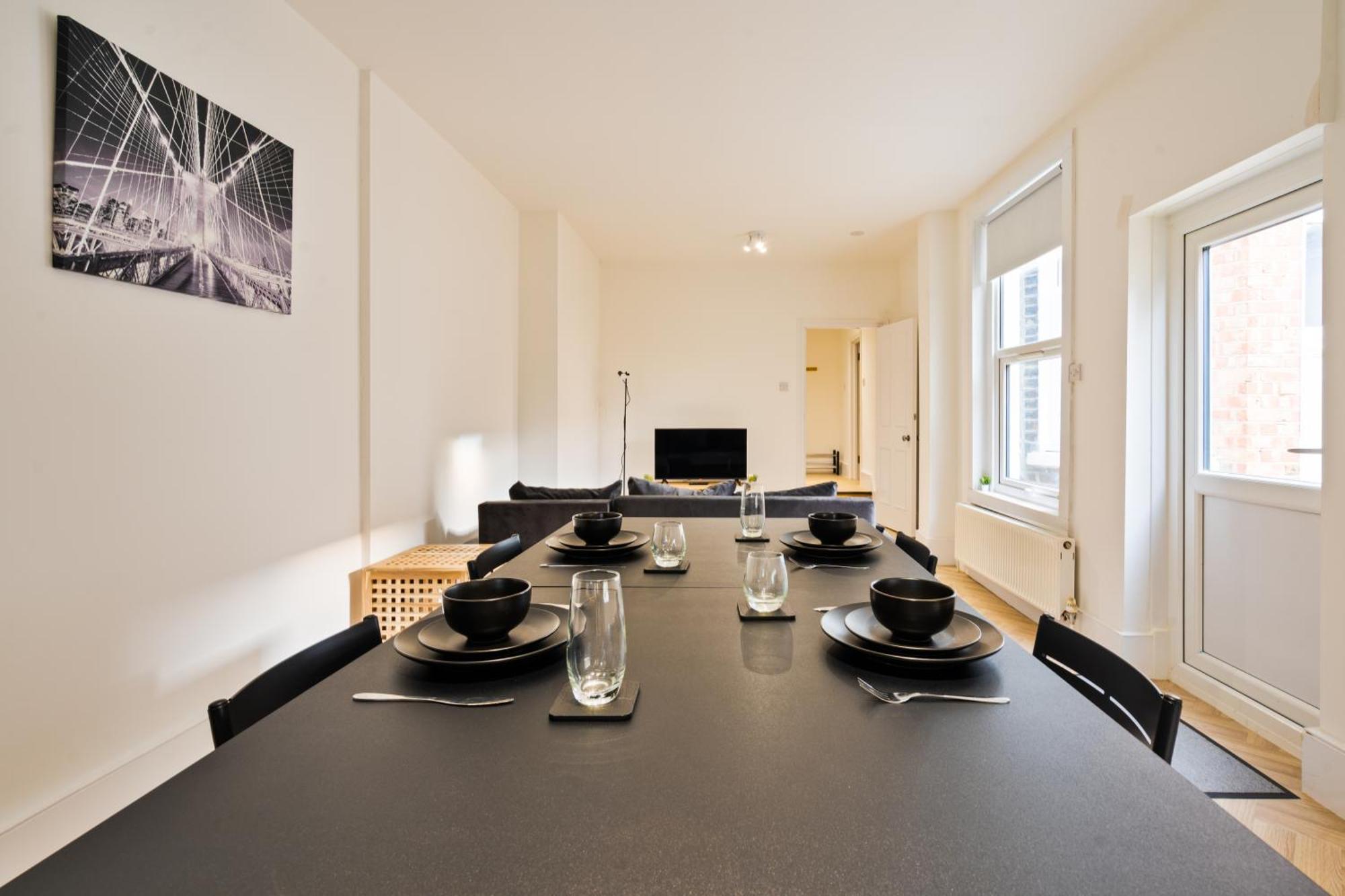 Pool Table High End 2-bedroom Long Term * London