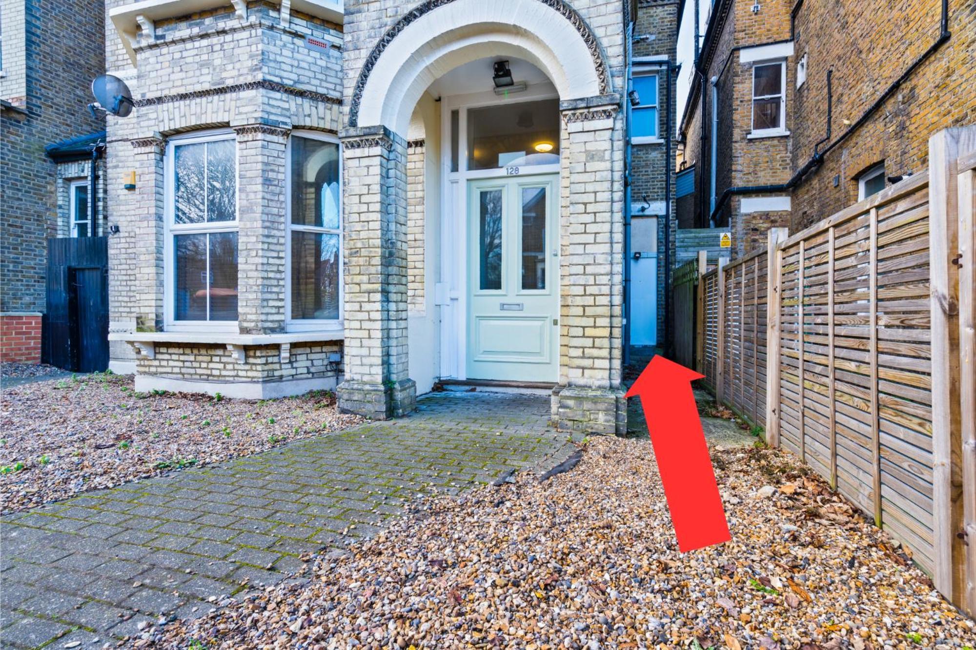 Pool Table High End 2-bedroom Long Term London