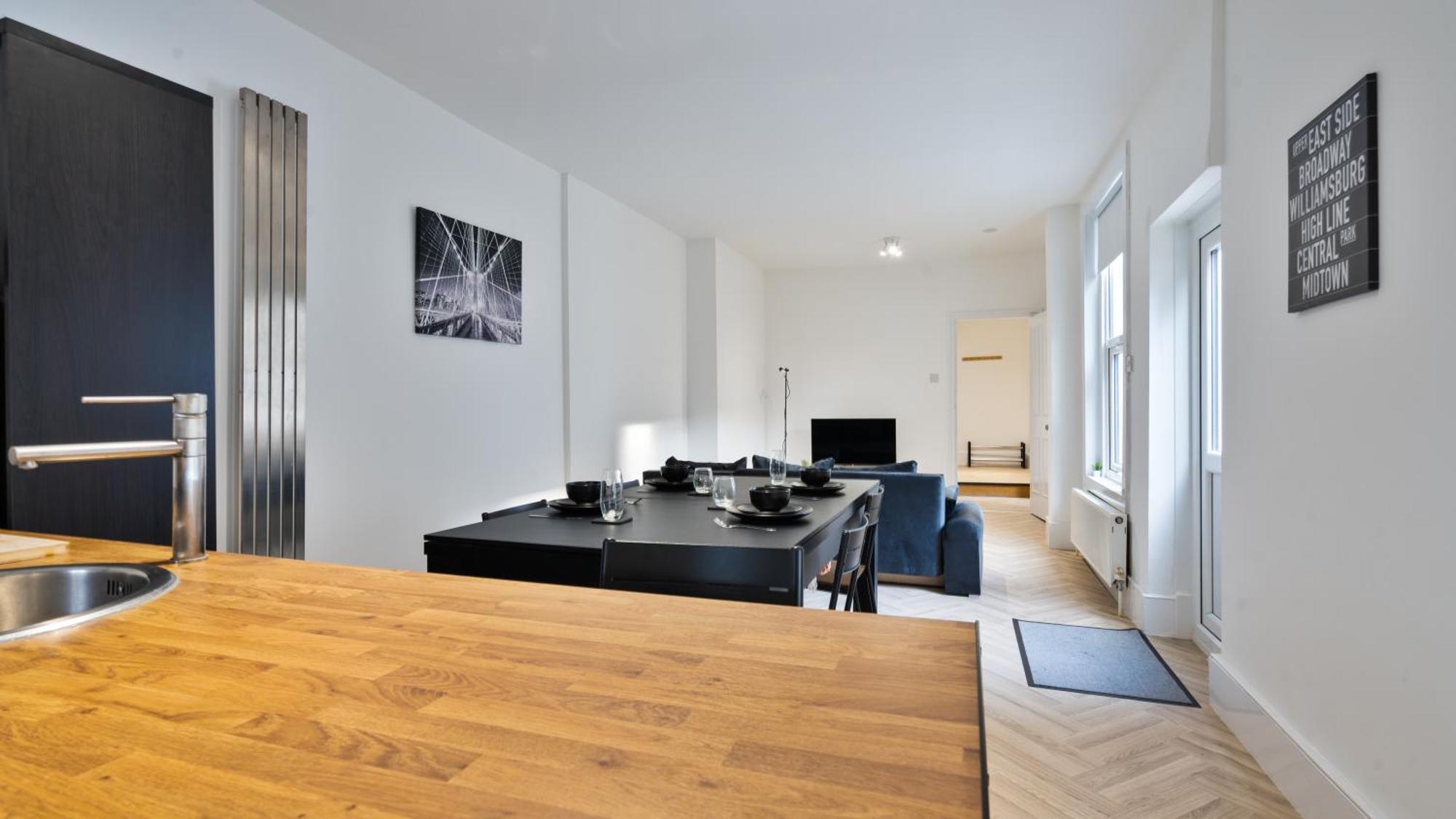 Apartment Pool Table High End 2-bedroom Long Term *