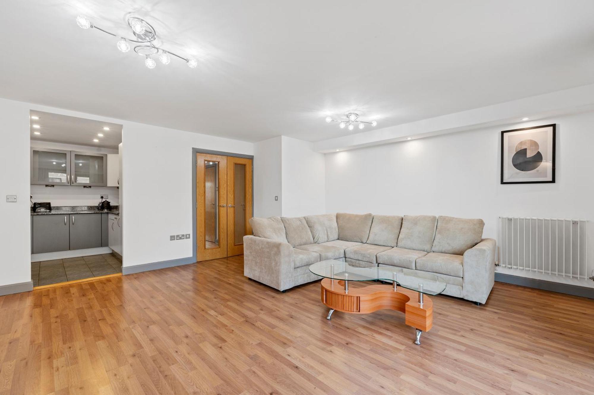 Luxury Silvertown Way Apartment *