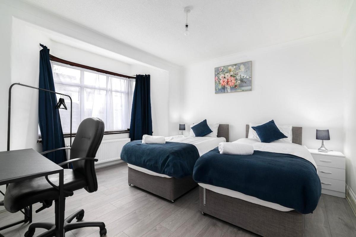 Spacious 4-bedroom Family Near Wembley Holiday home London
