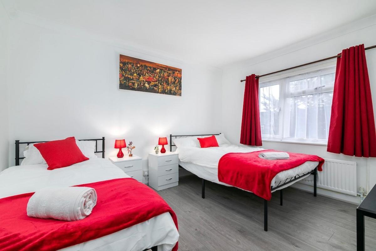 Spacious 4-bedroom Family Near Wembley Holiday home London